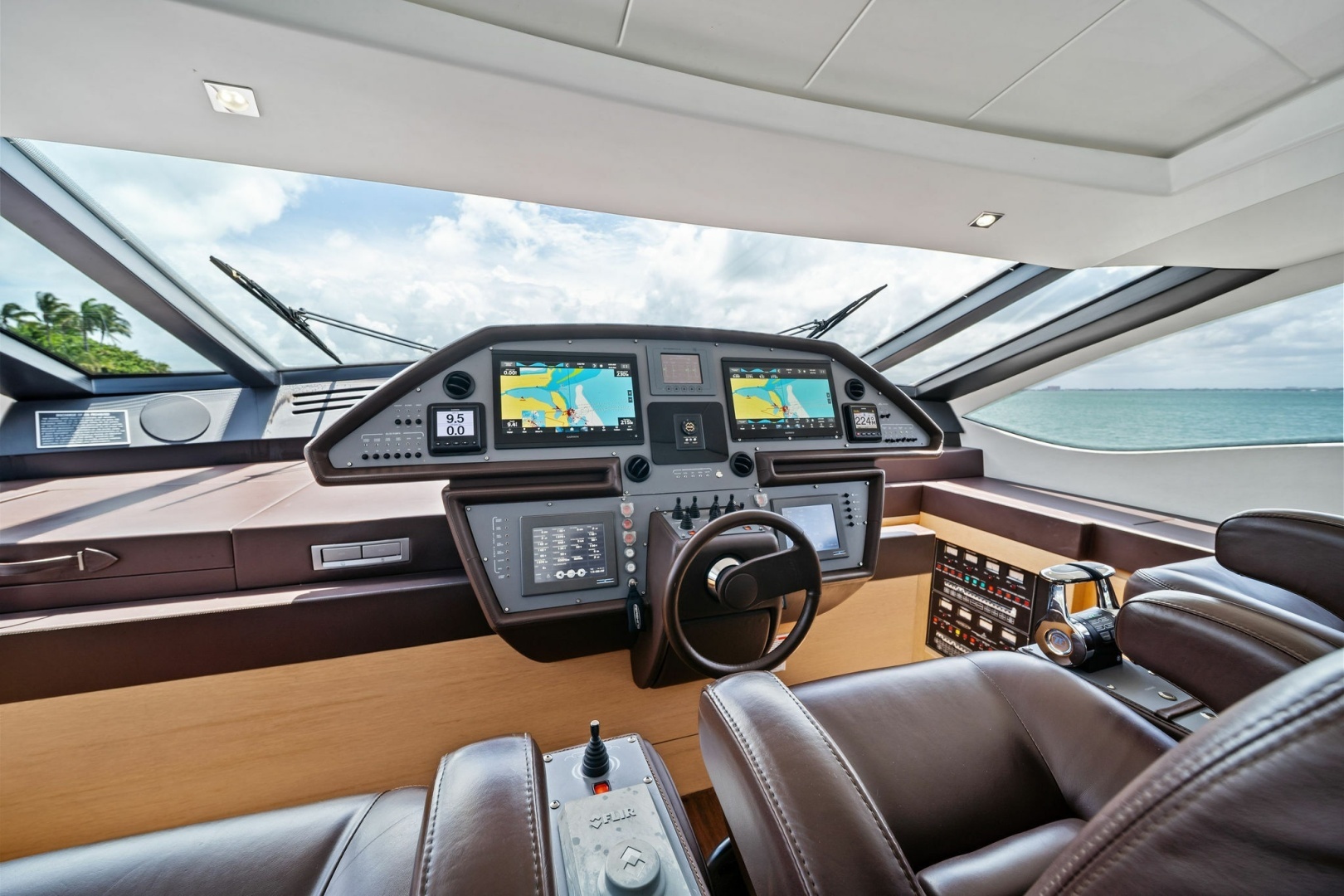 2013 Pershing 82 - Image 32