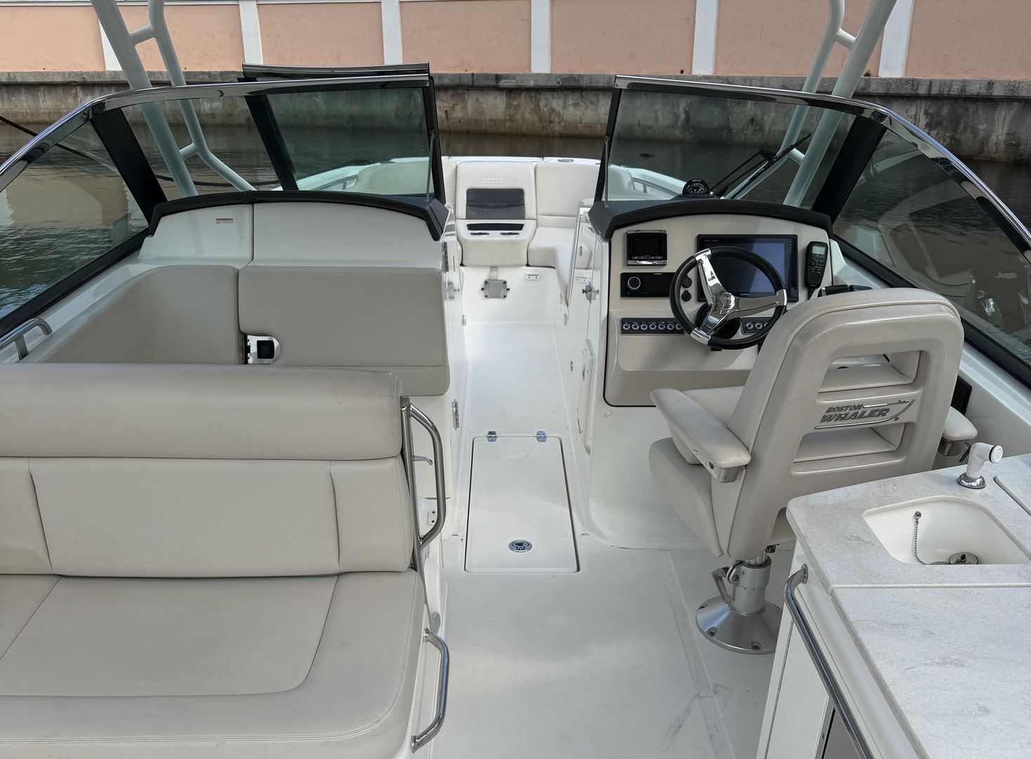 2016 Boston Whaler 270 Vantage - 14