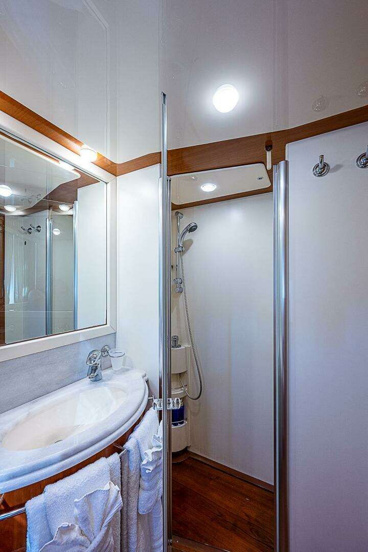 2006 Ferretti Yachts 830 - Image 95