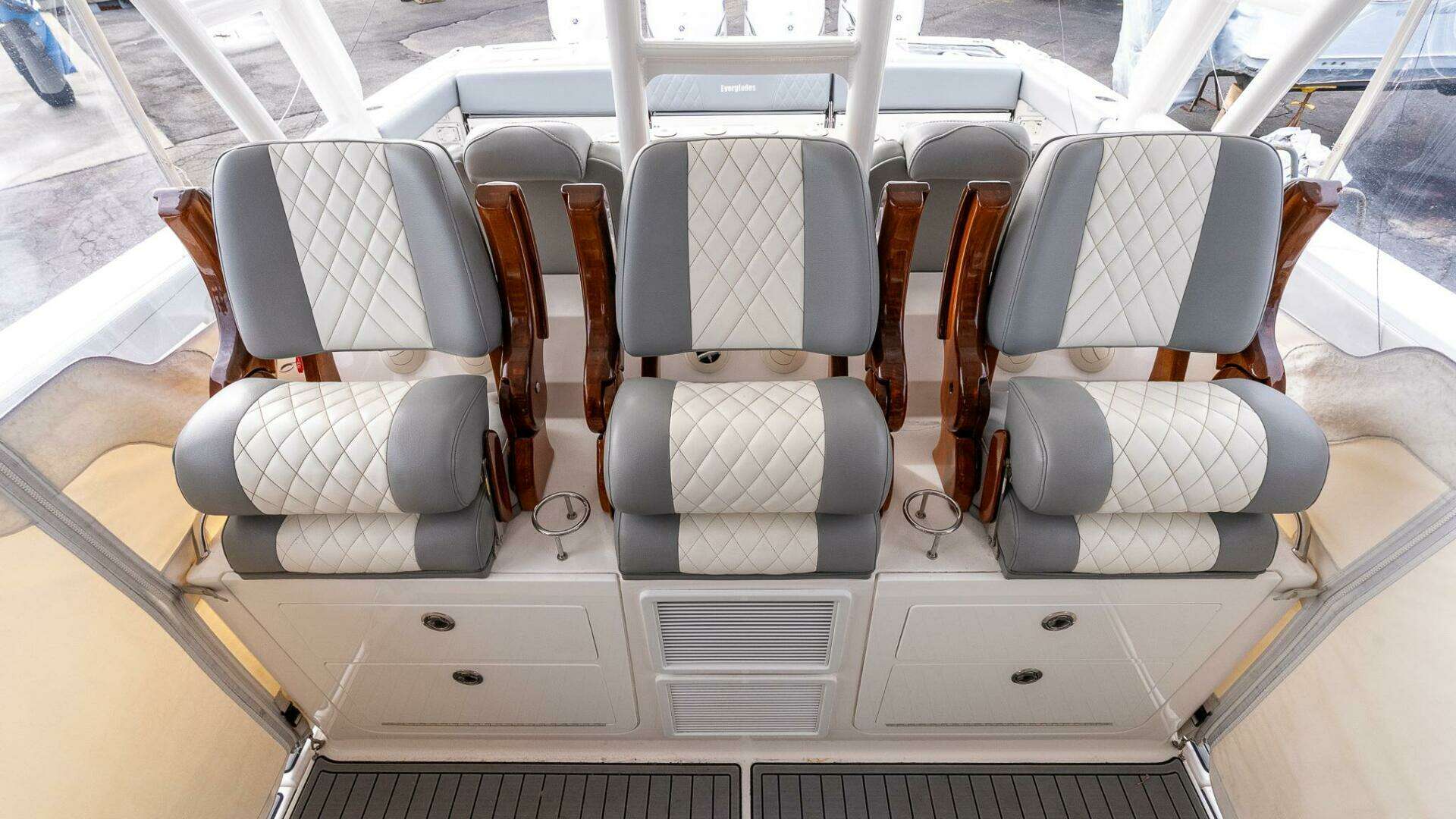 2023 Everglades 455 Center Console - Image 24