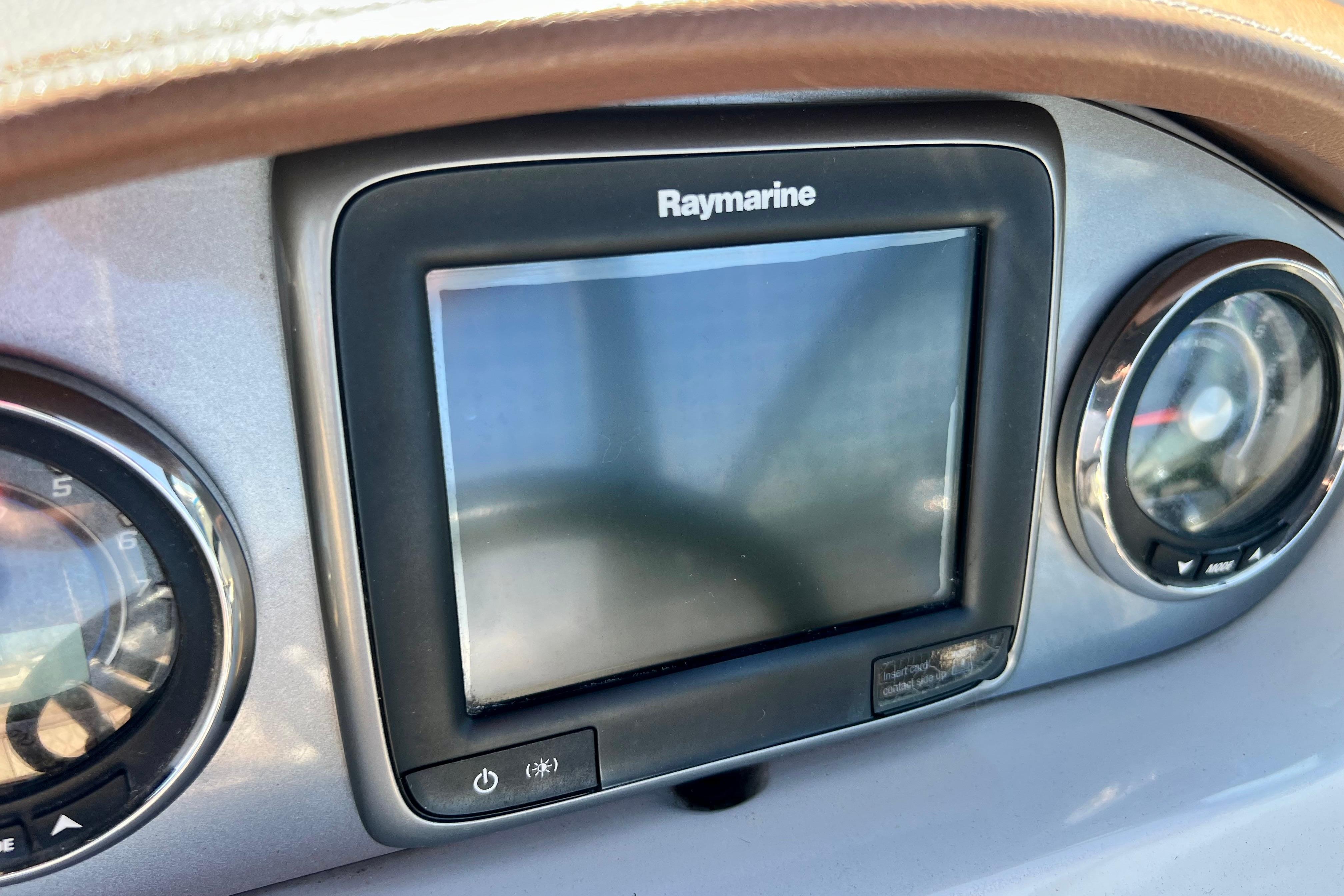 Raymarine display on 2016 Sea Ray 290 Sundeck Outboard dashboard.