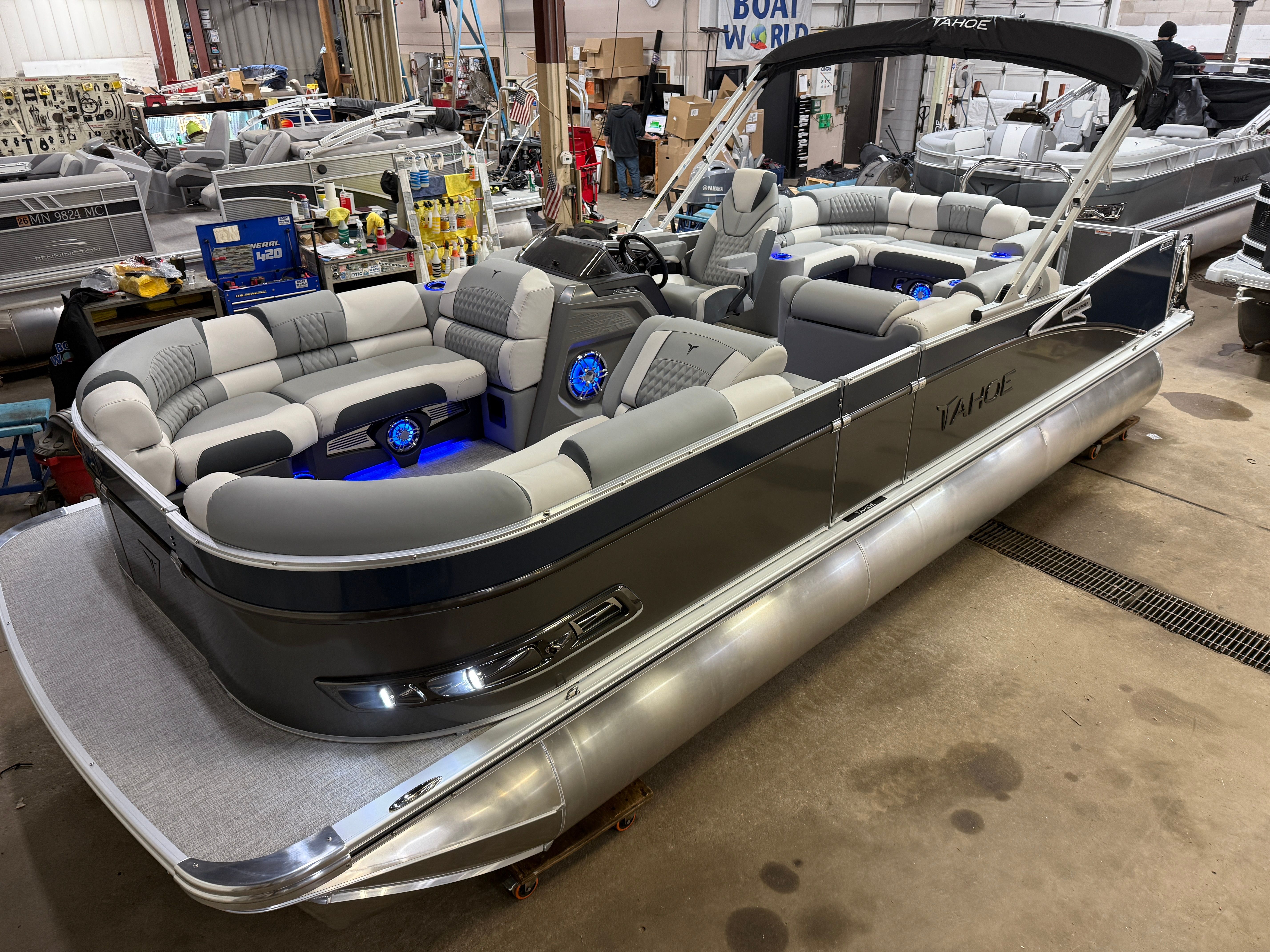 2025 Tahoe Cascade 200HP Elite 2385 Tritoon