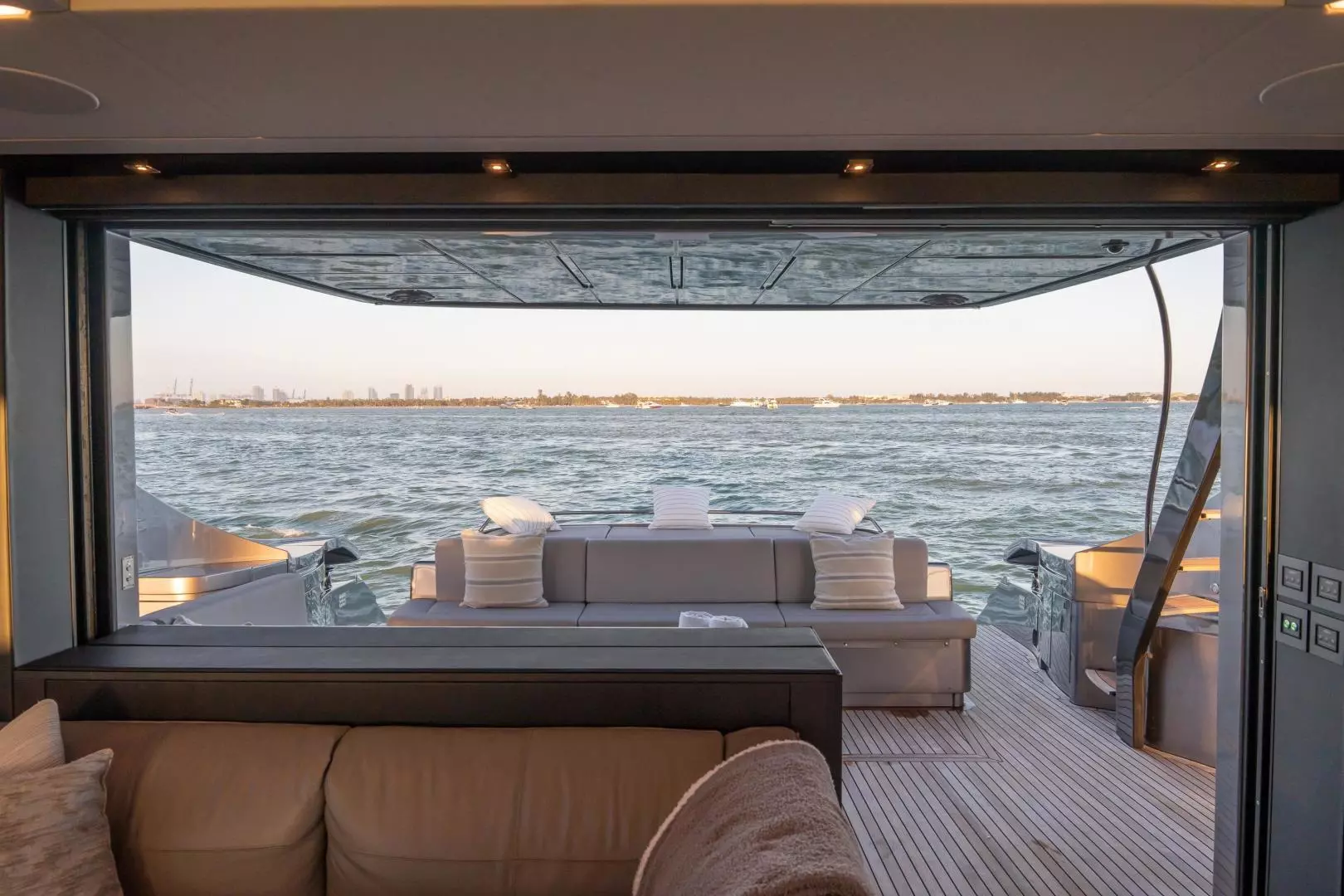 2021 Pershing 8X - Image 8