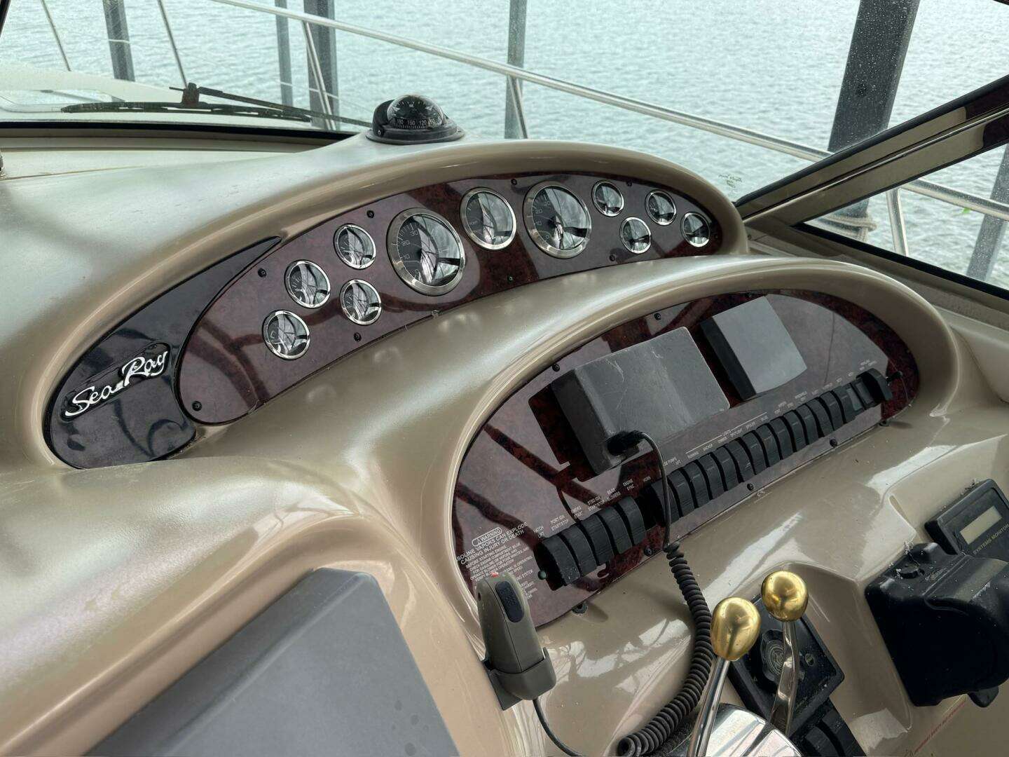 2001 Sea Ray 380 Sundancer - Image 7