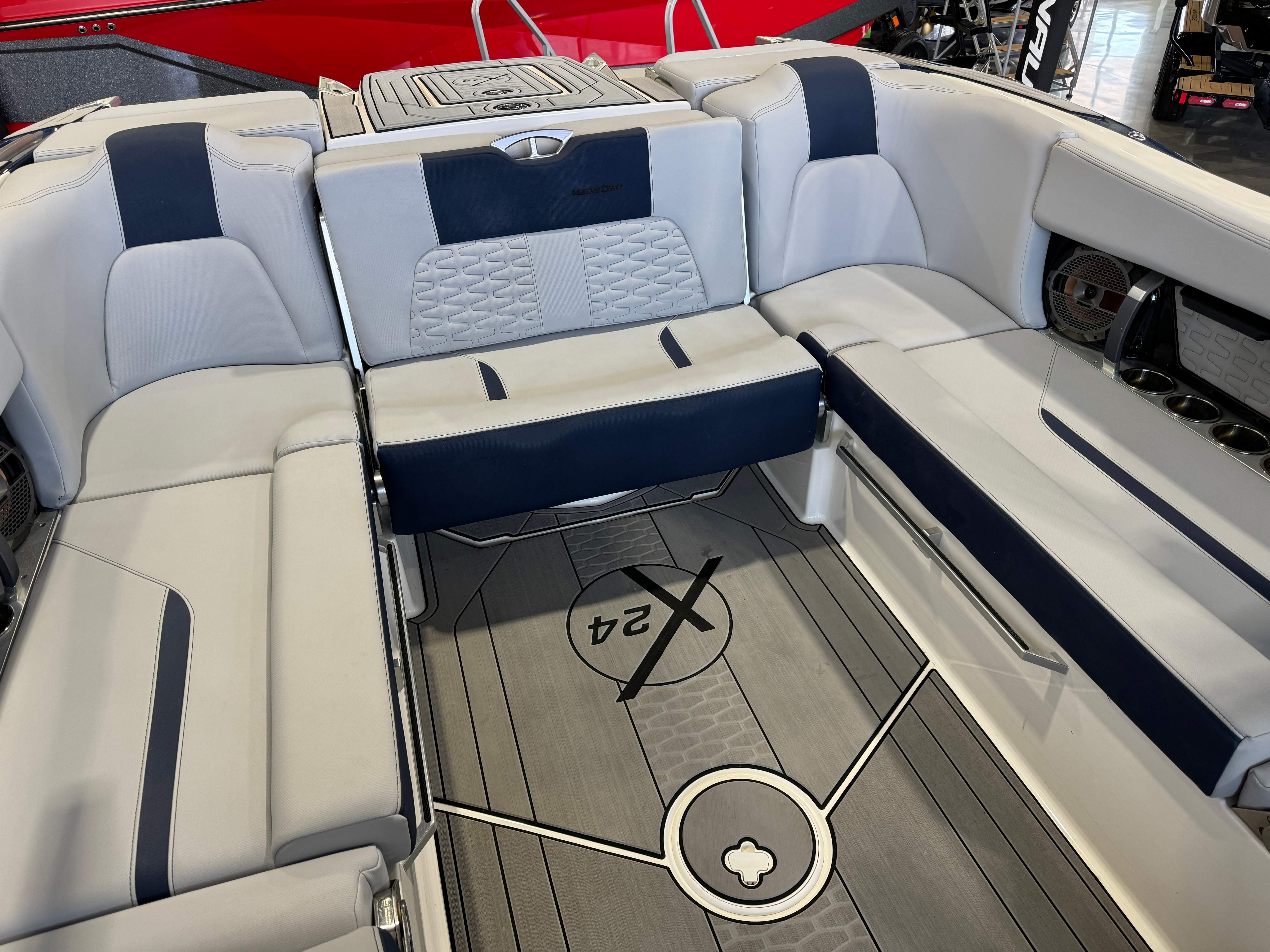 2022 MasterCraft X24 - 17