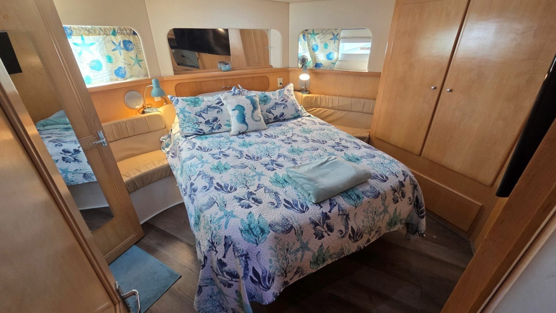 1998 Carver 405 Aft Cabin Motor Yacht - Image 51