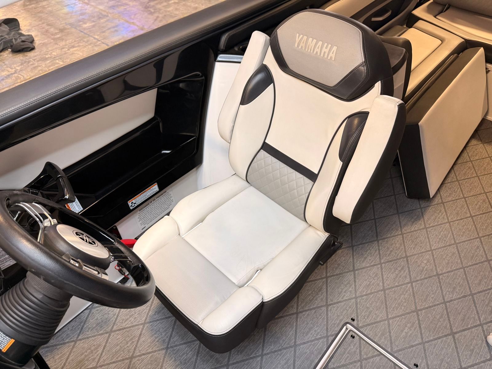 2020 Yamaha Boats 275SE - 9