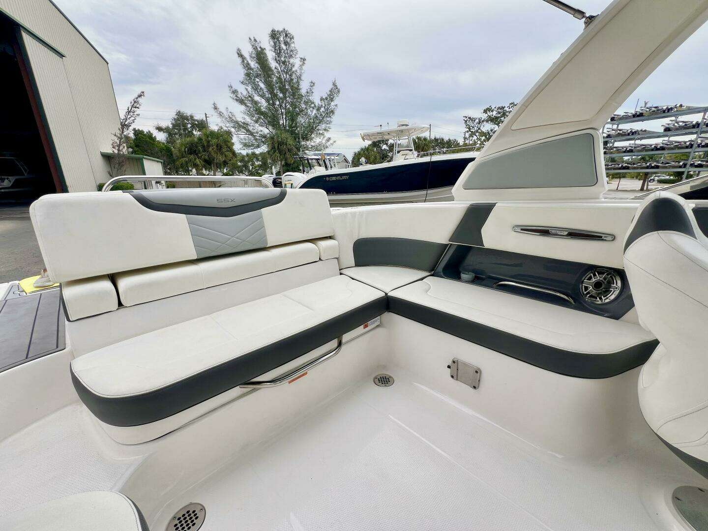 2022 Chaparral 267 SSX OB - Image 12