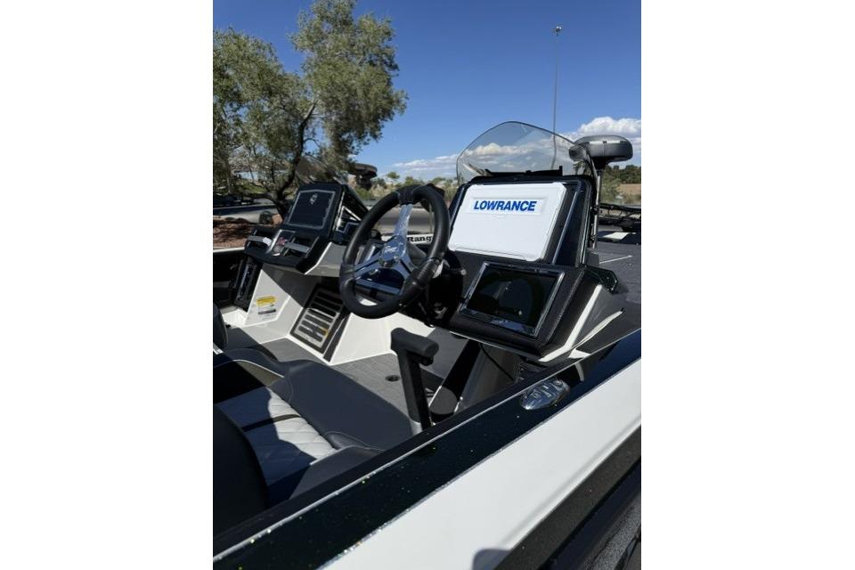 2026 Ranger Z520R Cup-Equipped boat interior with Lowrance electronics and steering wheel.