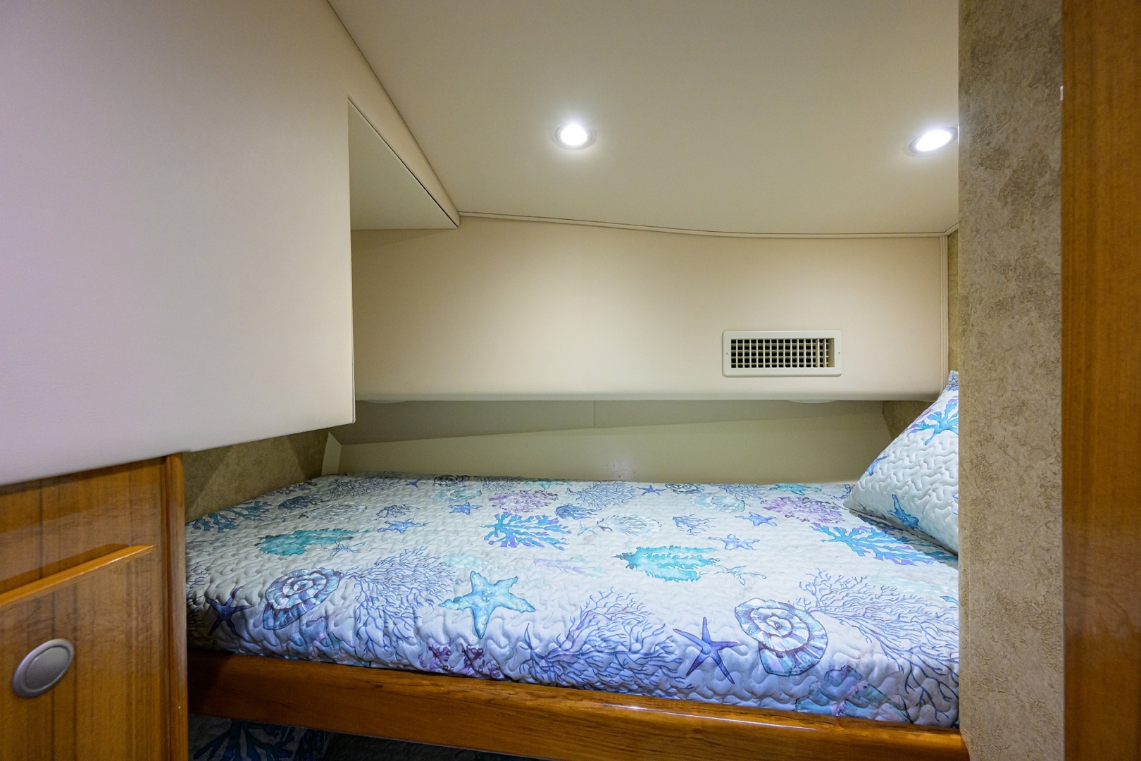 2015 Viking 42 Convertible - Image 16