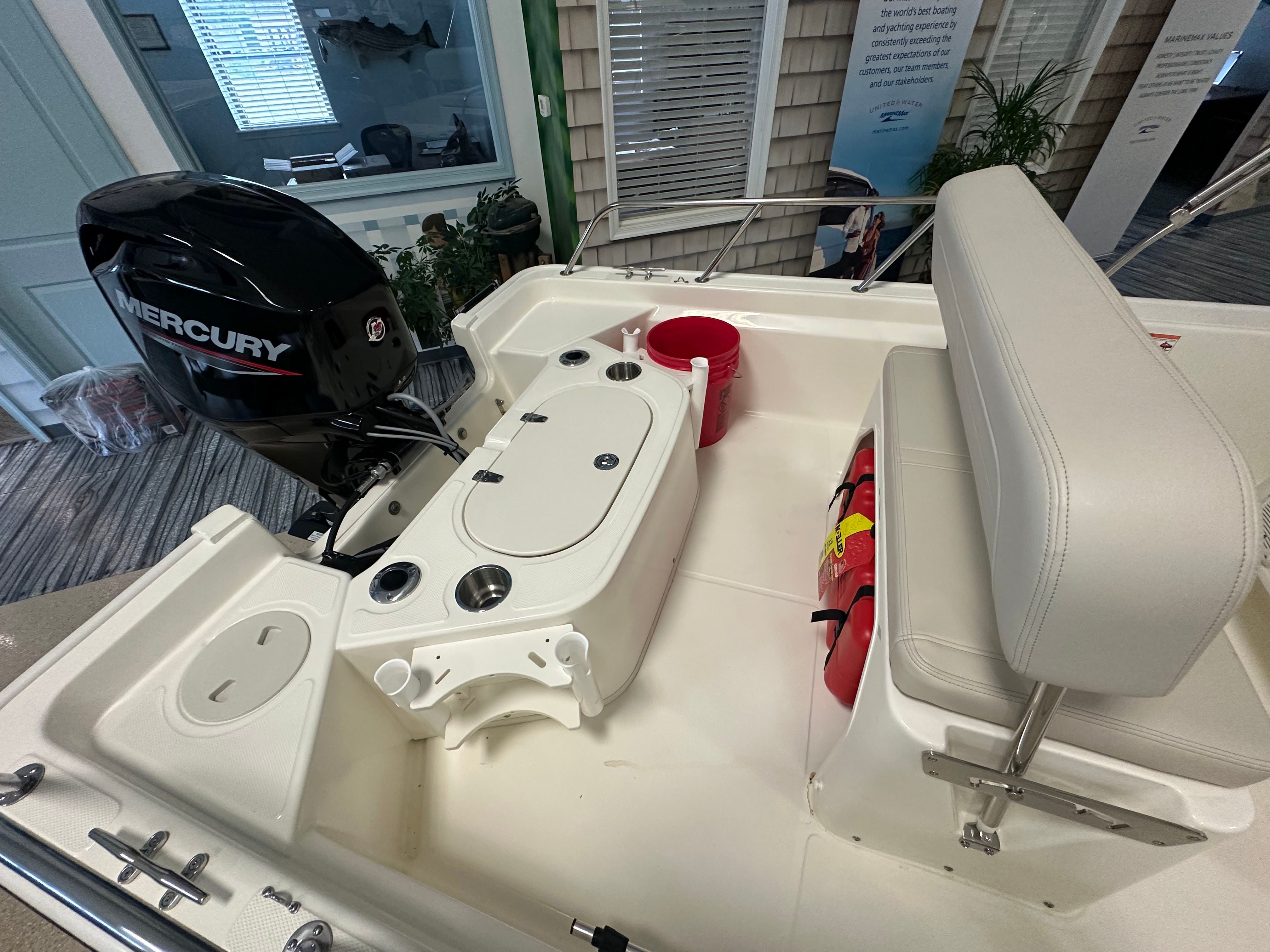 2026 Boston Whaler 150 Montauk - 4