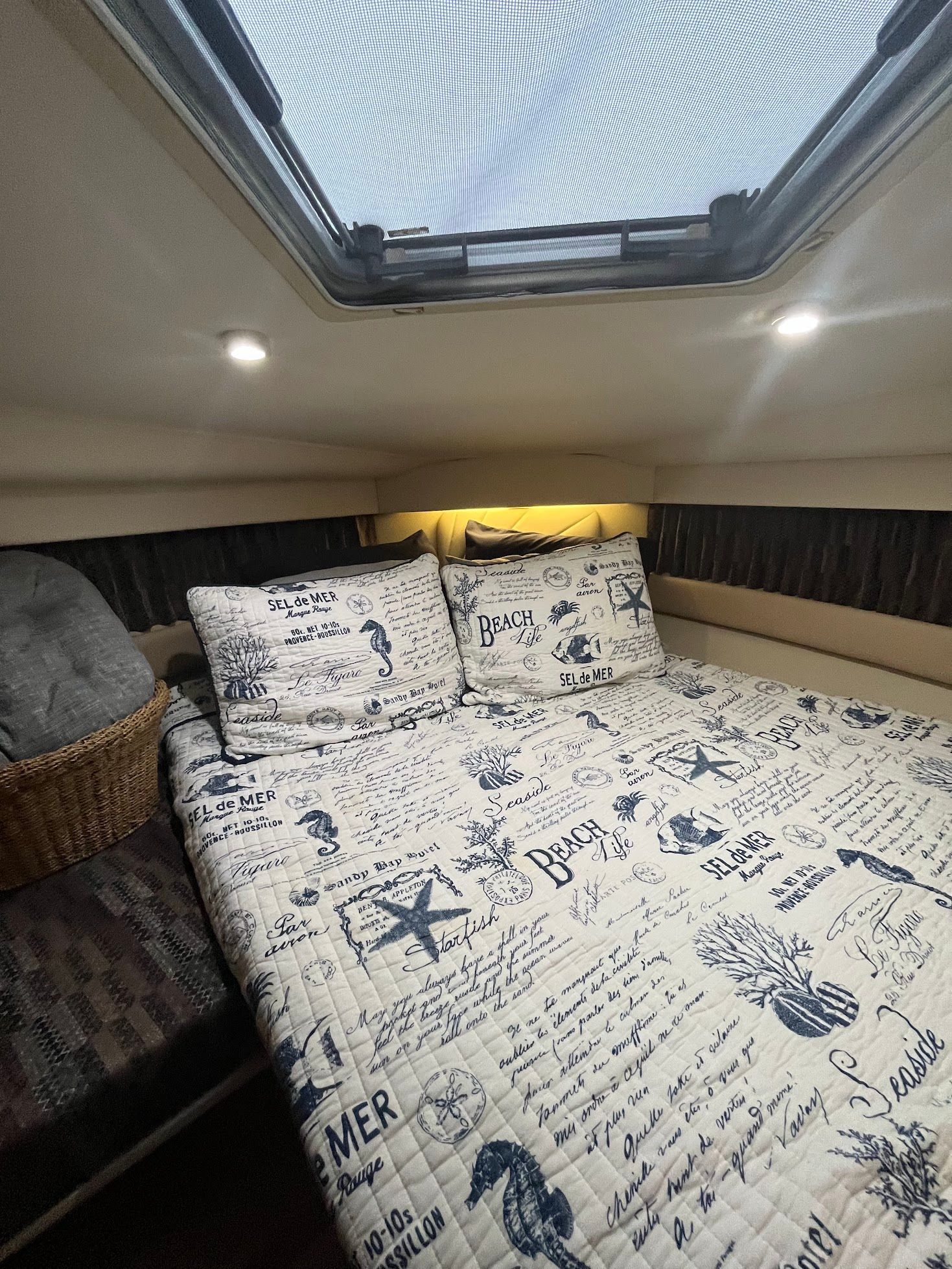 1998 Carver 355 Aft Cabin Motor Yacht - 17