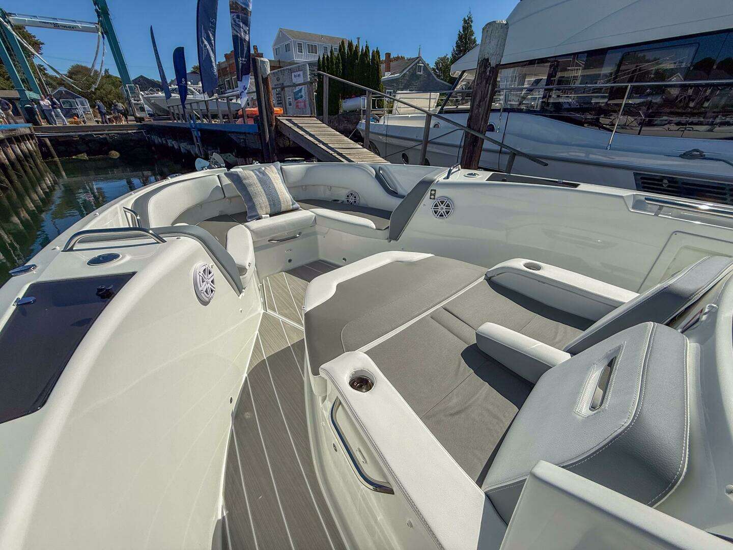 2026 Wellcraft 38 T-Top - Image 10