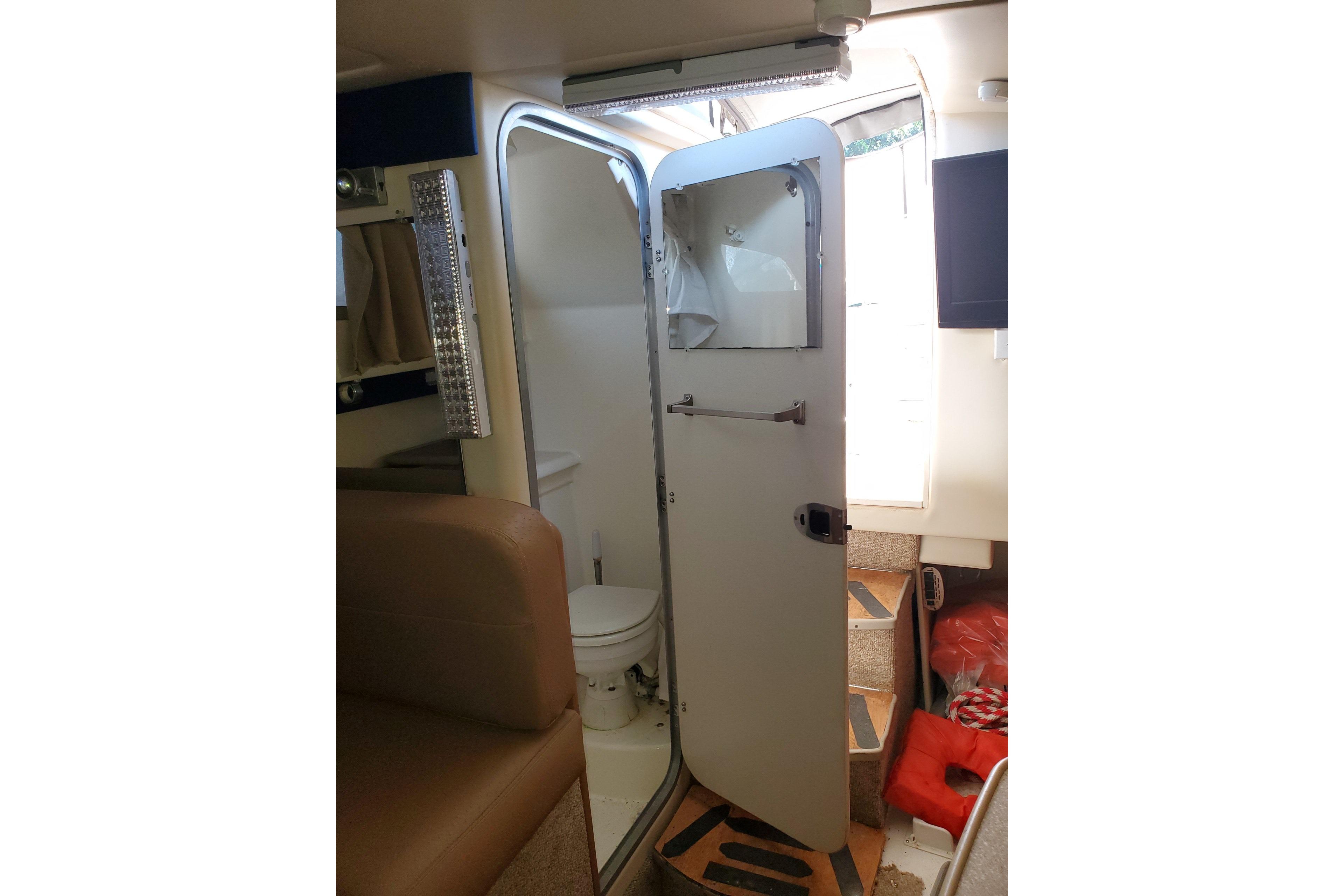 2007 Bayliner Discovery 246 - 7