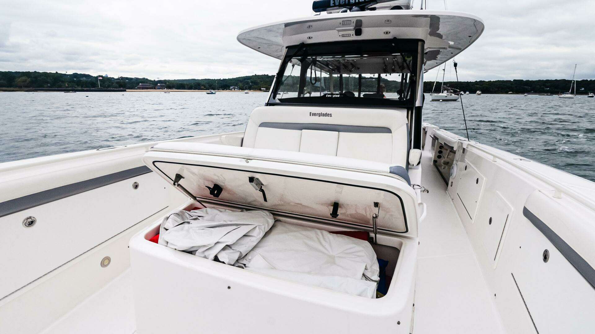 2017 Everglades 435 CC - Image 45