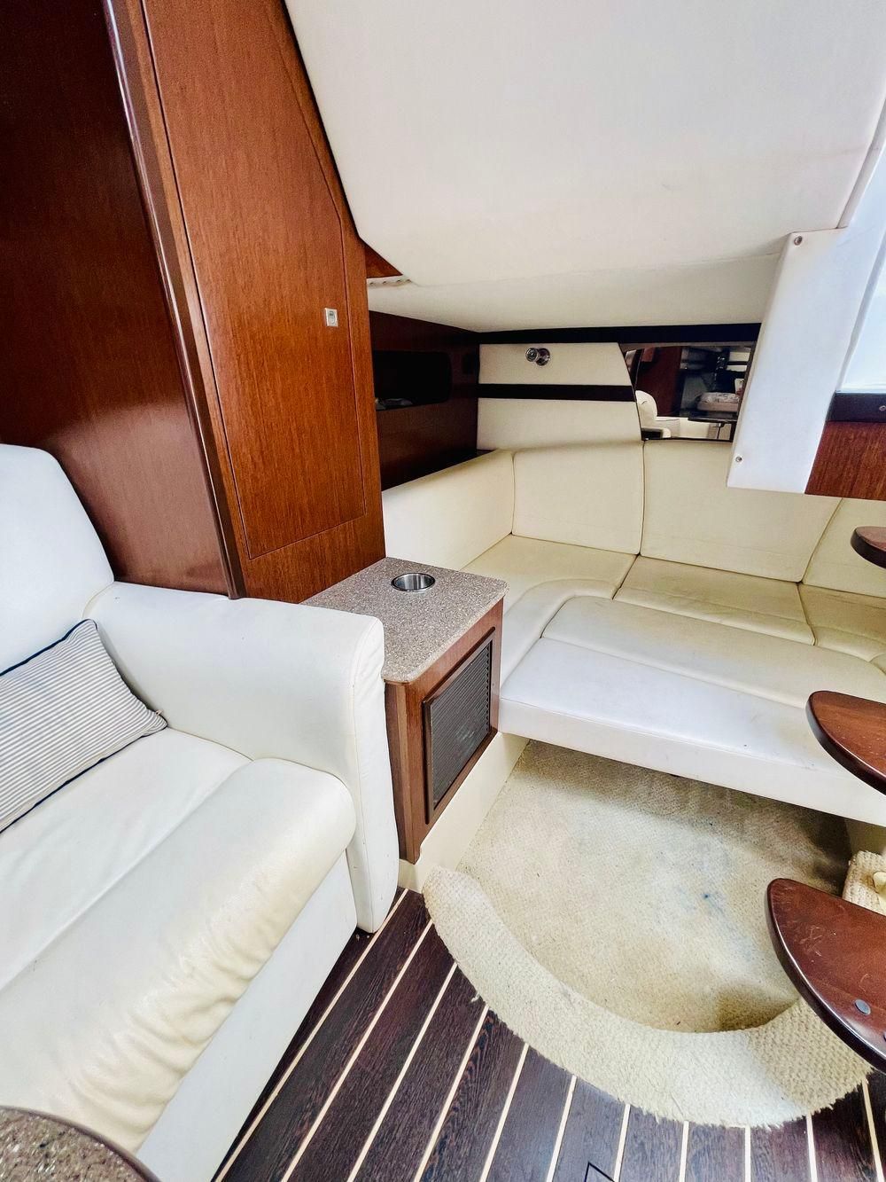 2012 Cruisers Yachts 350 Express - 20