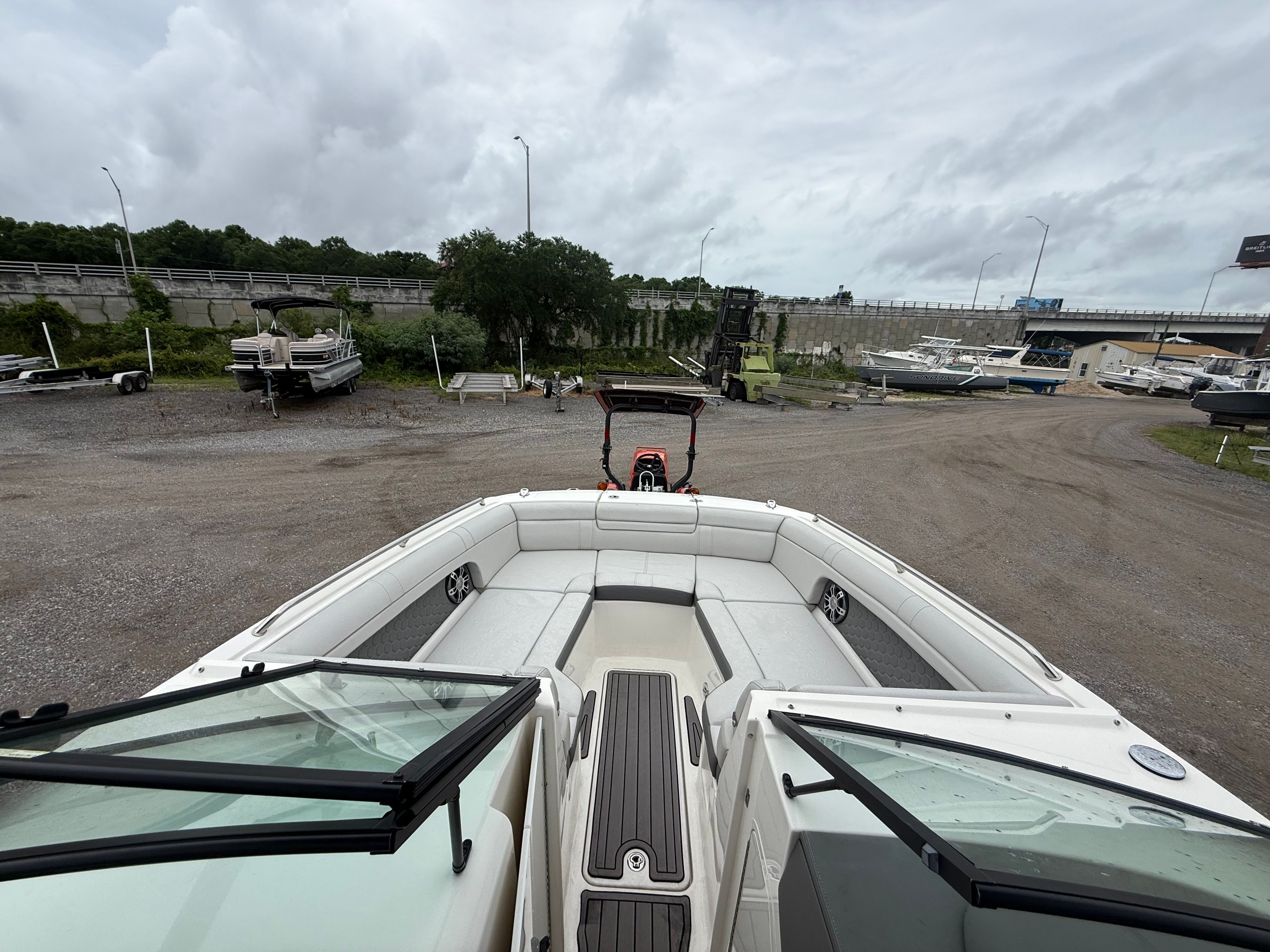 2024 SEA RAY 270 SDX - Image 12