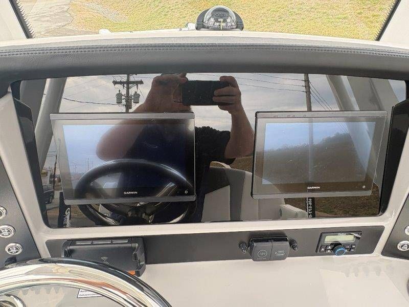 2026 Robalo 246 Cayman - 90