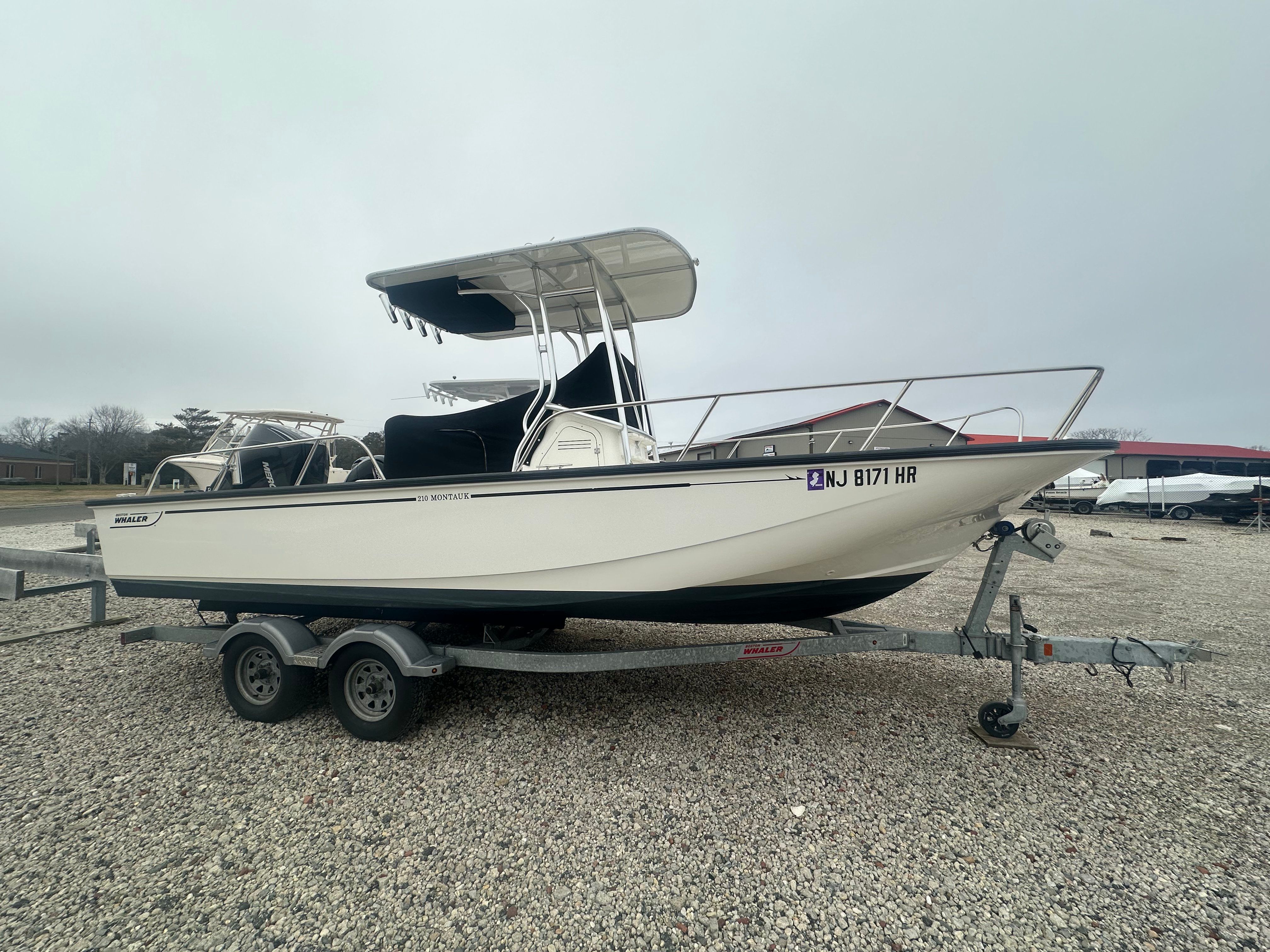 2022 Boston Whaler 210 Montauk