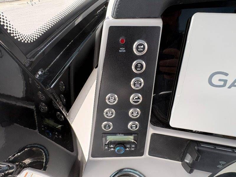 2026 Robalo 266 Cayman - 51