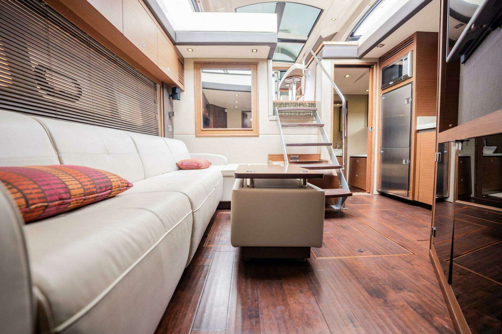 2015 Sea Ray 510 Sundancer - Image 93