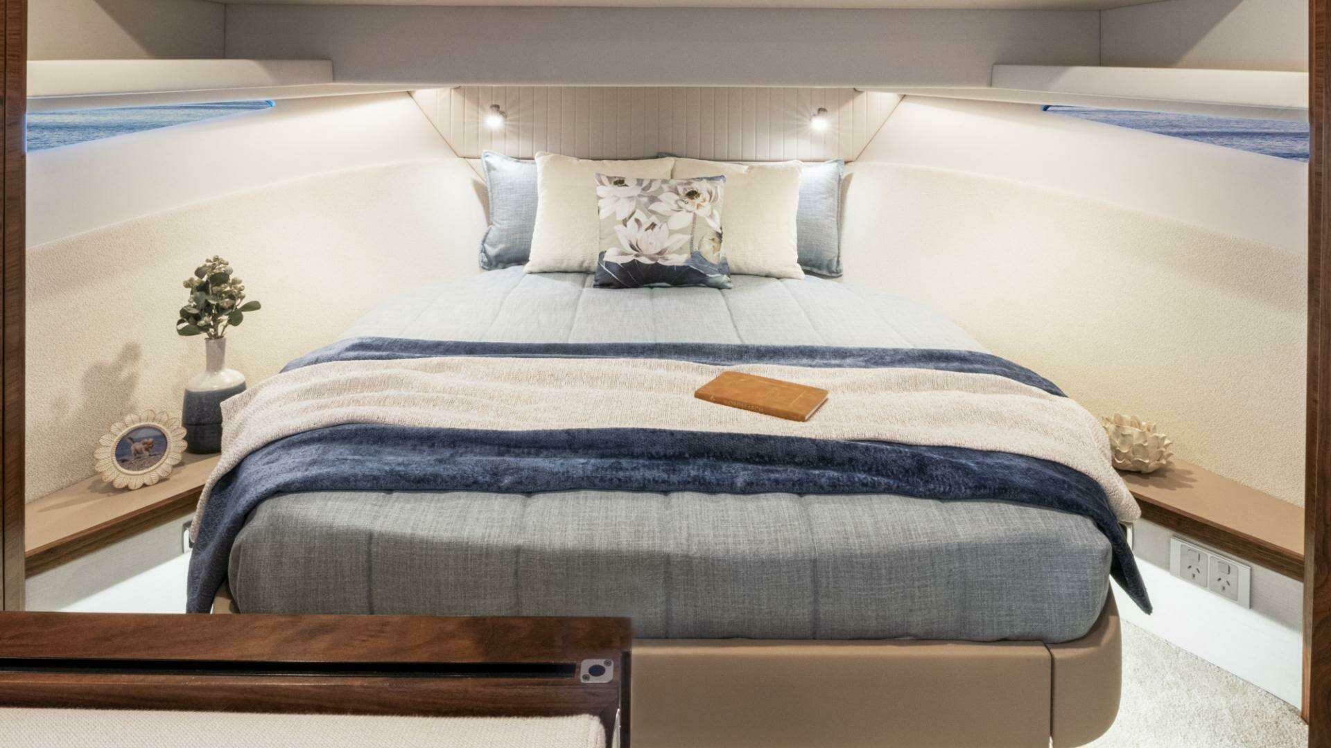 2026 Riviera 4300 Sports Express - Image 16