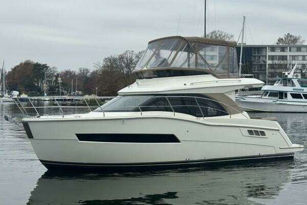 2016 Carver C34 Command Bridge