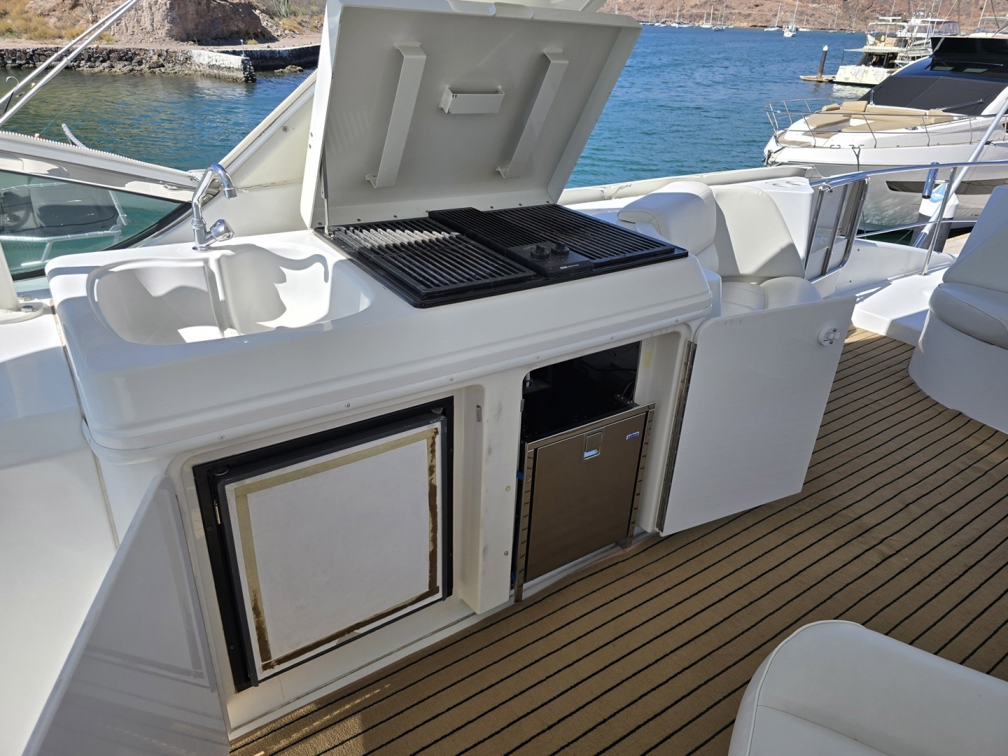 2001 Carver 570 Voyager Pilothouse - Image 44