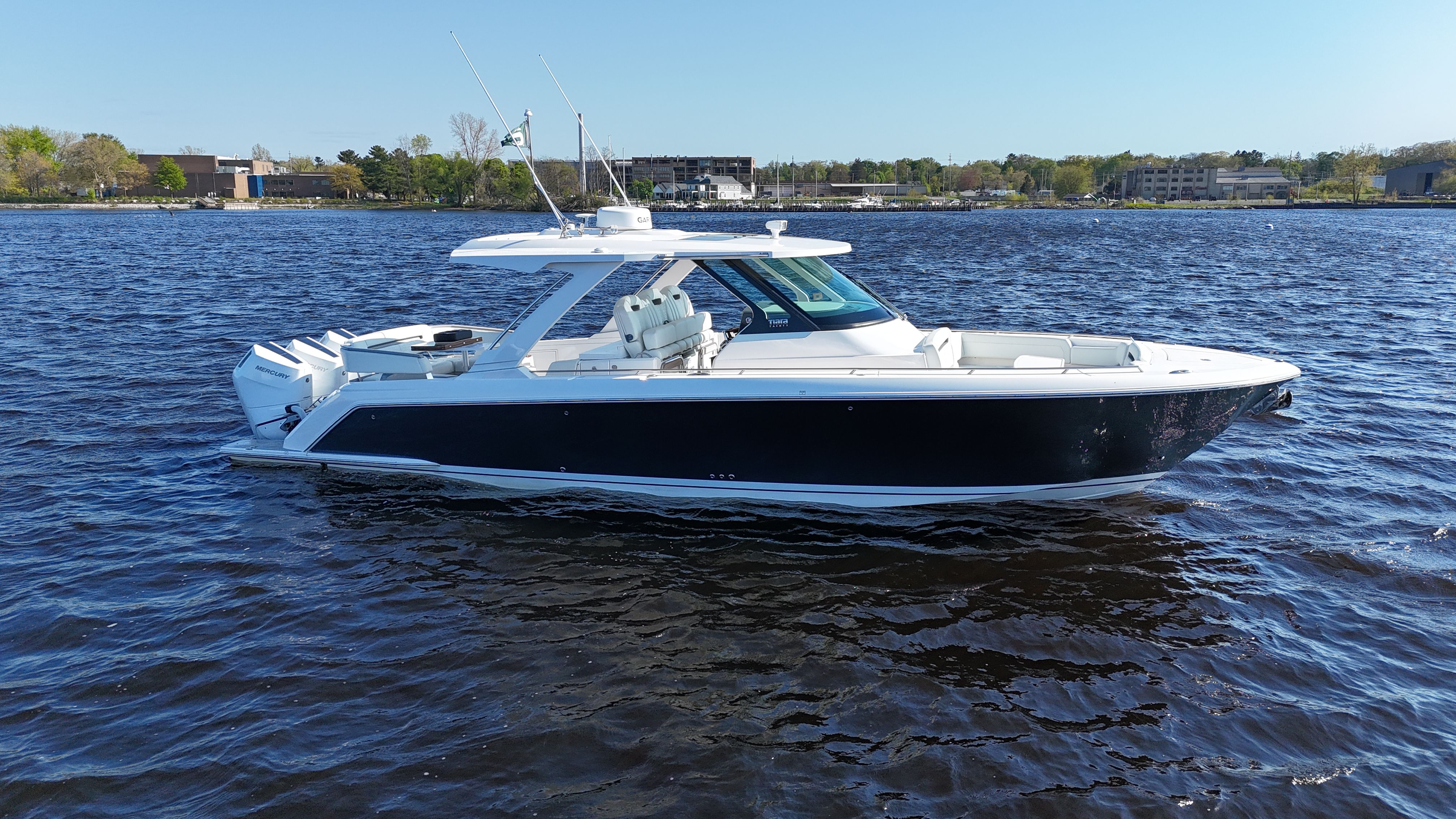 2024 Tiara Yachts 38 LS