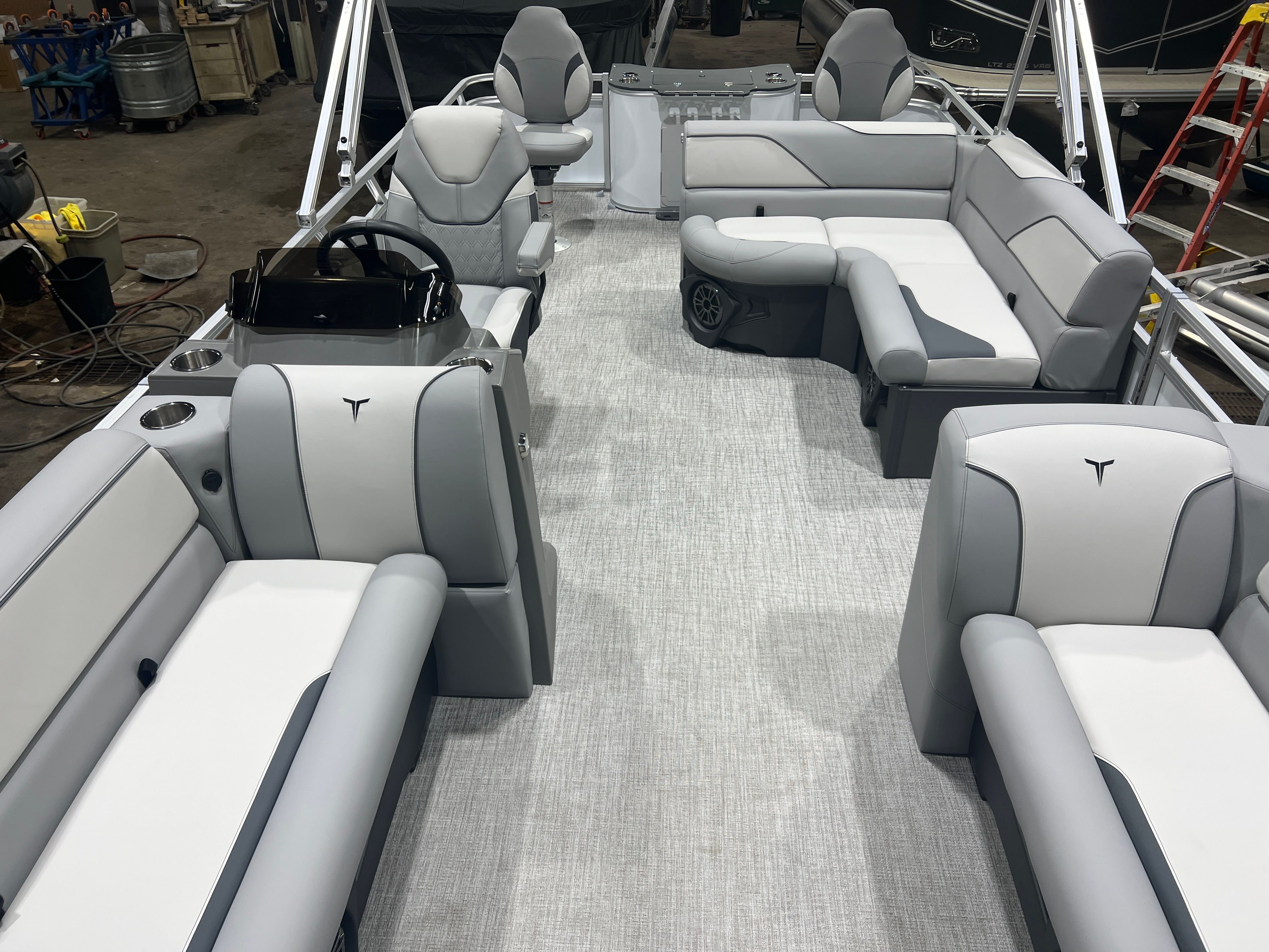 2026 Tahoe Sport Rear Fish 2185 & 4-Stroke $32995