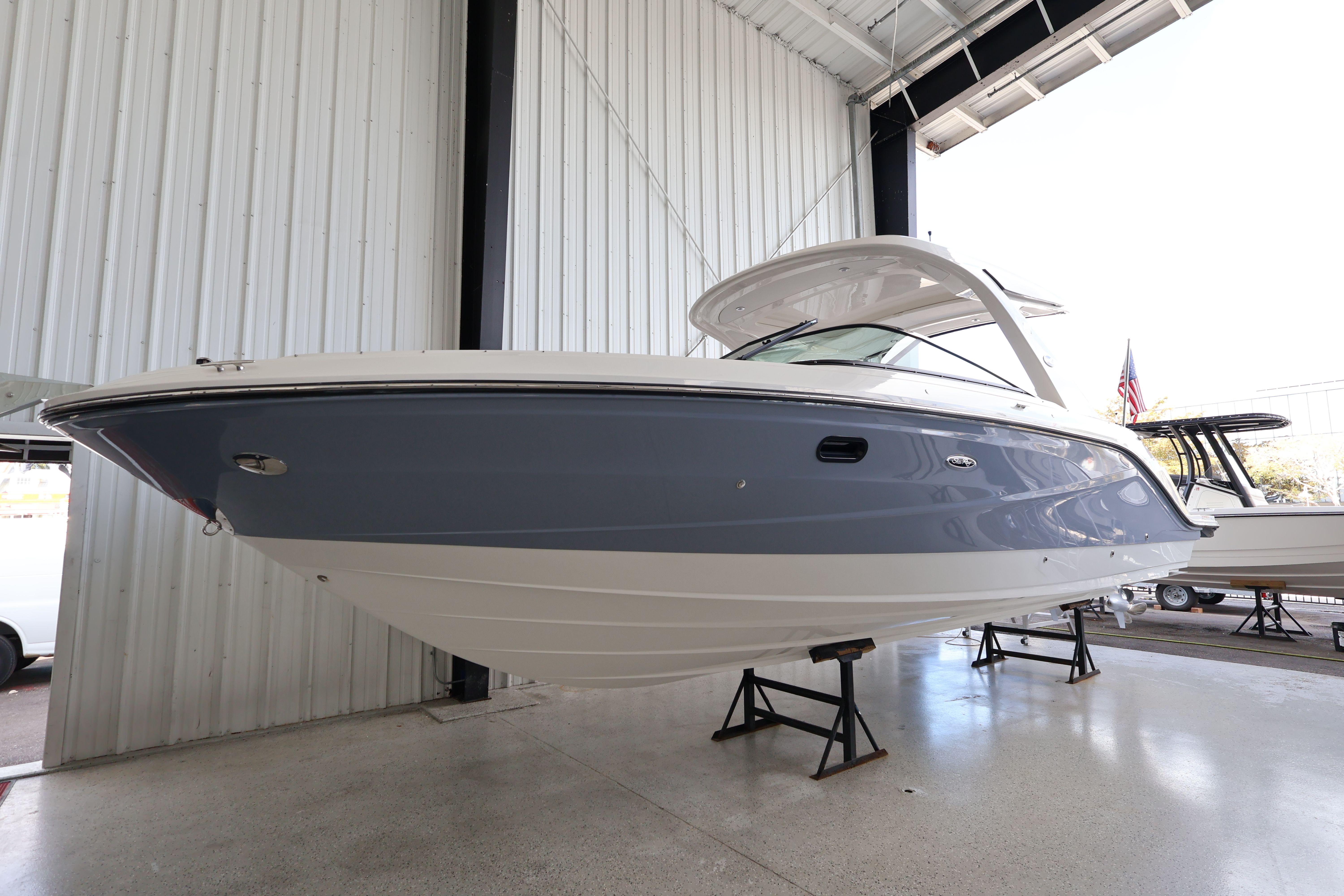 2026 Sea Ray SLX 310 Outboard