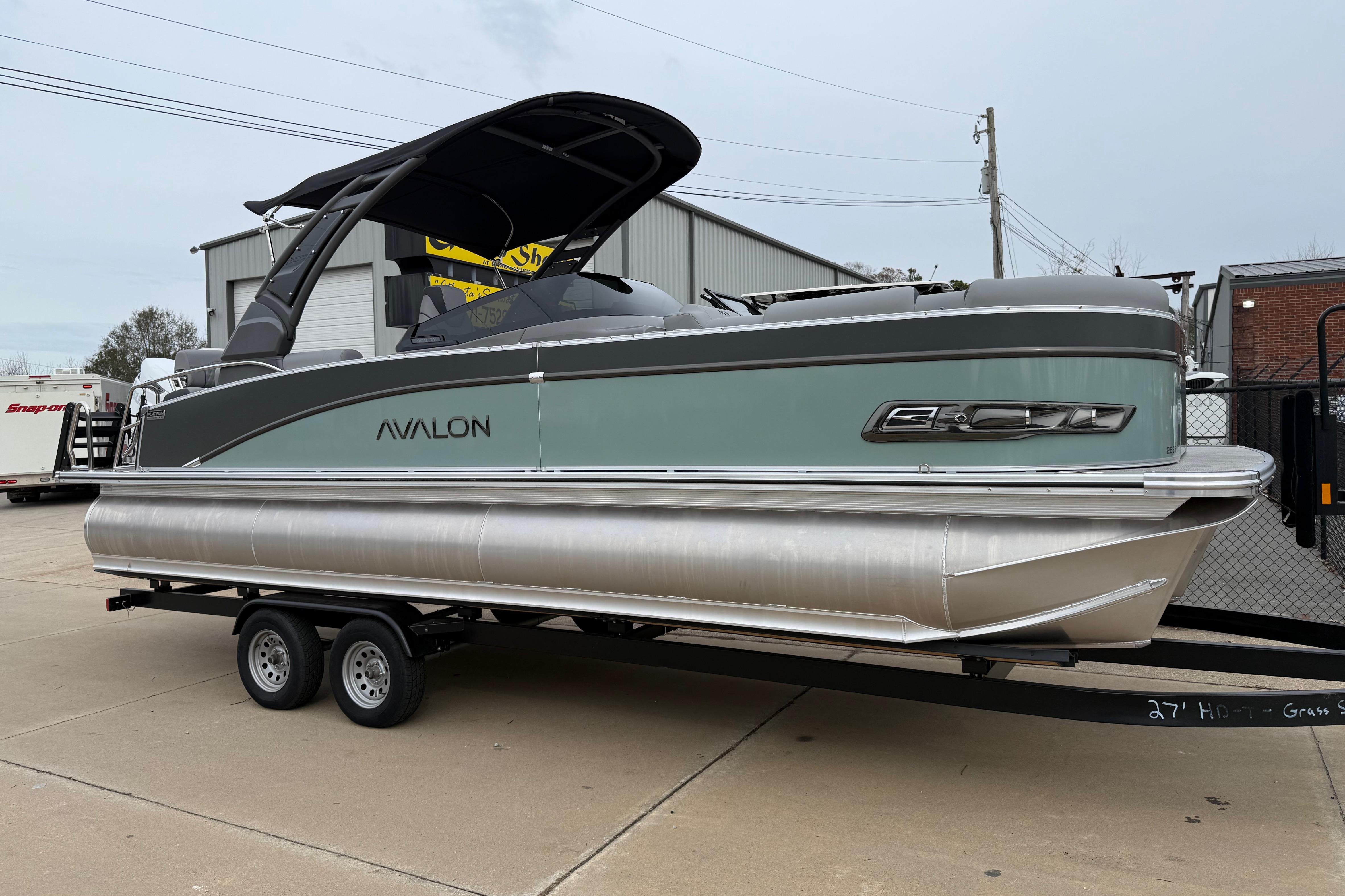 2026 Avalon Catalina Quad Lounge Windshield