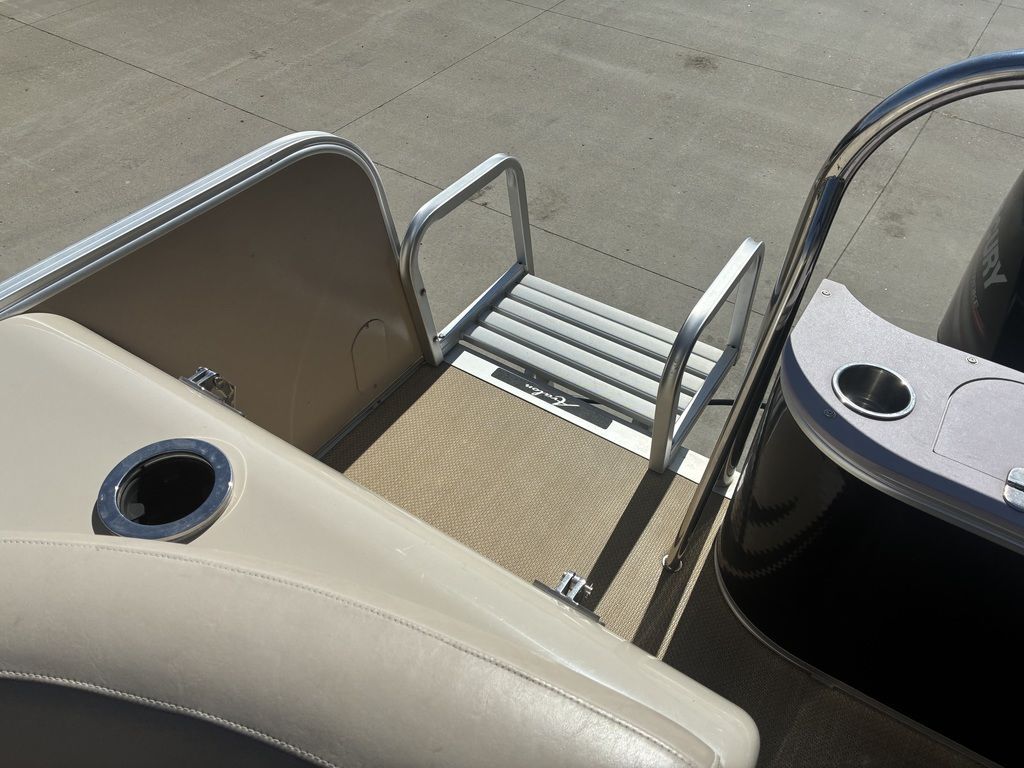 2014 Avalon 2485QL Wind Jammer - 26