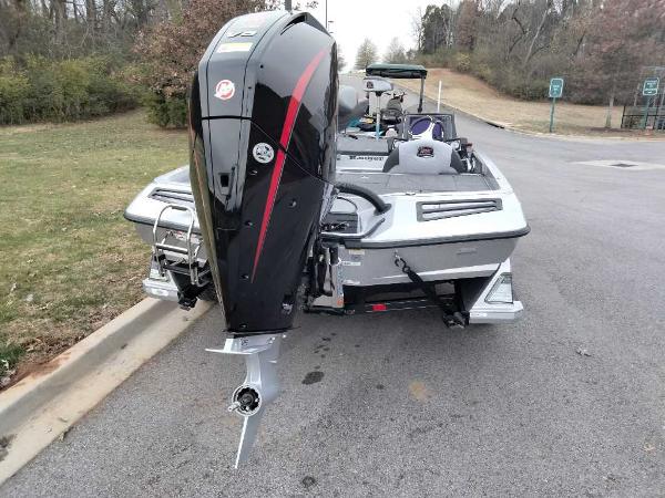2024 Ranger Z518 Ranger Cup Equipped boat with powerful outboard motor.