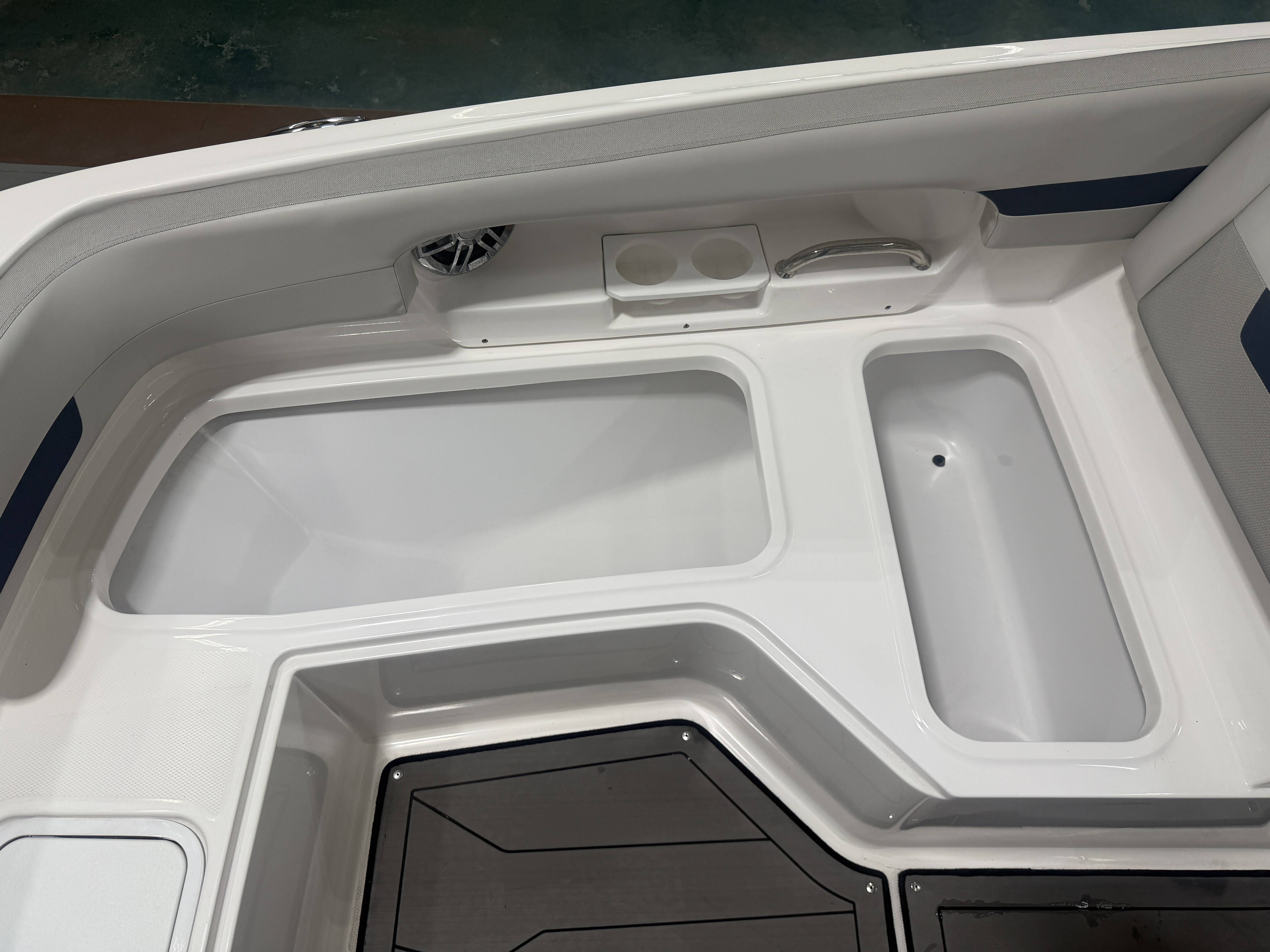 2023 Hurricane SunDeck 235 OB - 24