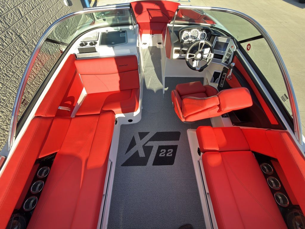 2019 MasterCraft XT22 - 31