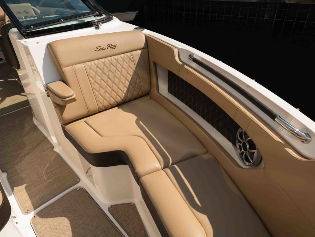 2019 Sea Ray SLX 280 - 19