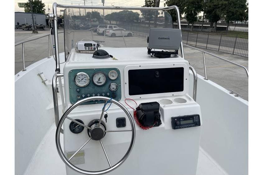 1998 Sunbird 230 CC boat console with steering wheel, gauges, and Garmin navigation system.