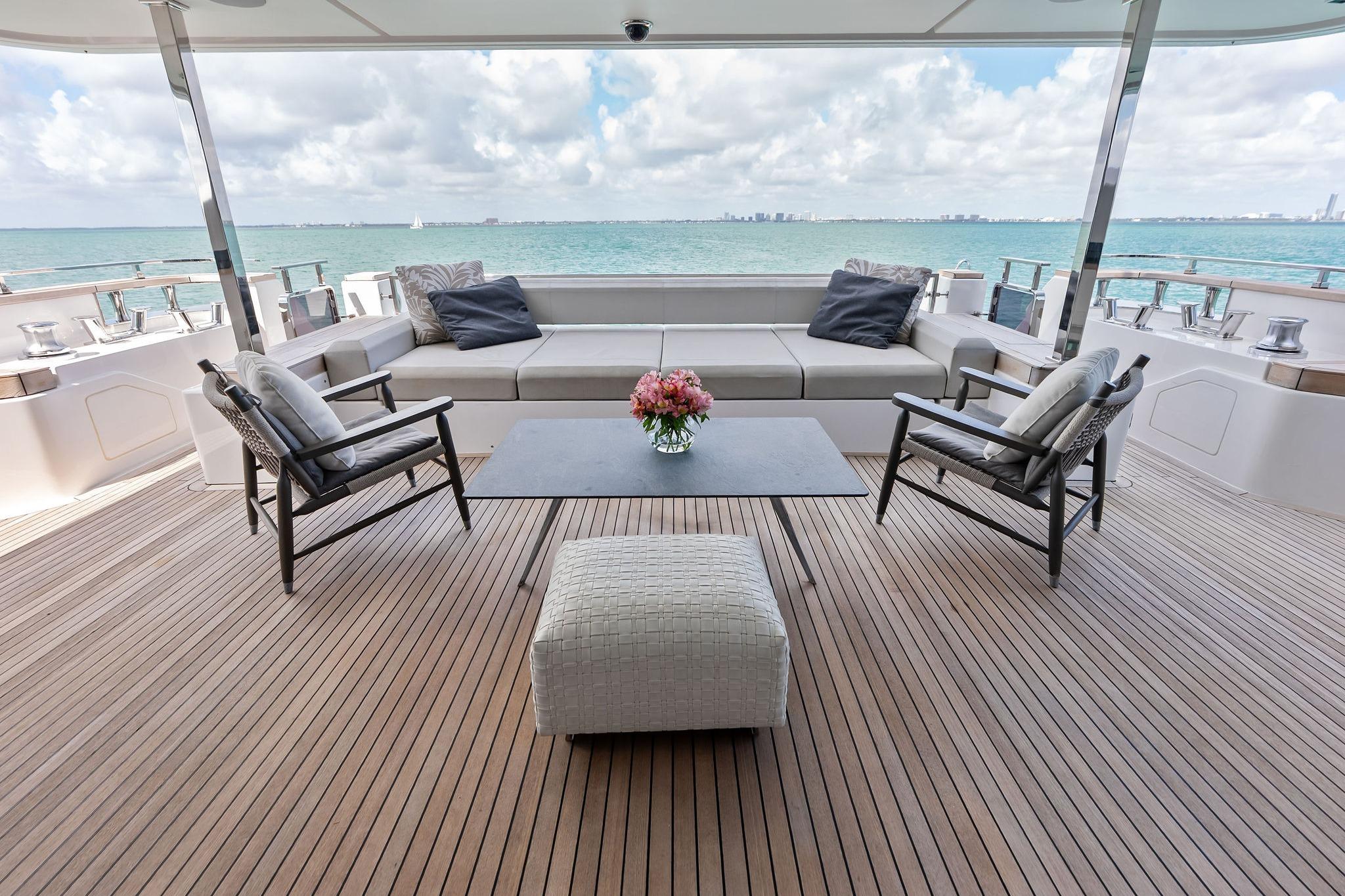 2023 Custom Line Navetta 33 - 42