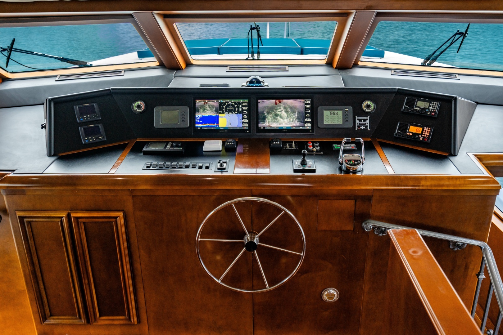 2006 Broward Raised Pilothouse - Image 11