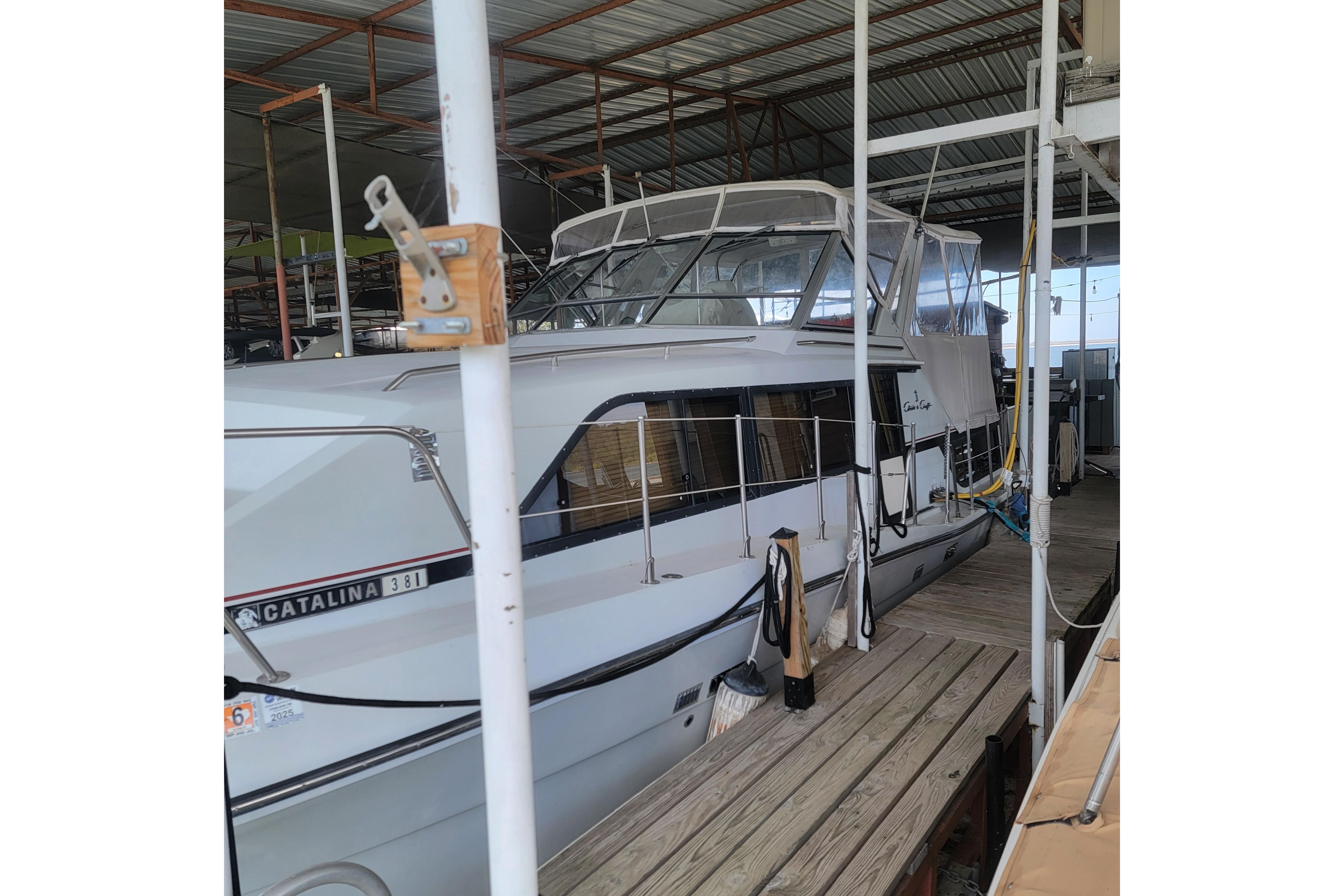 1988 Chris-Craft 381 Catalina