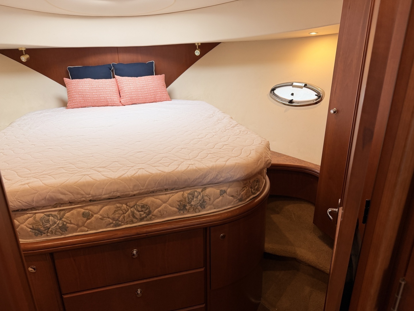 2006 Silverton 38 Convertible - Image 23