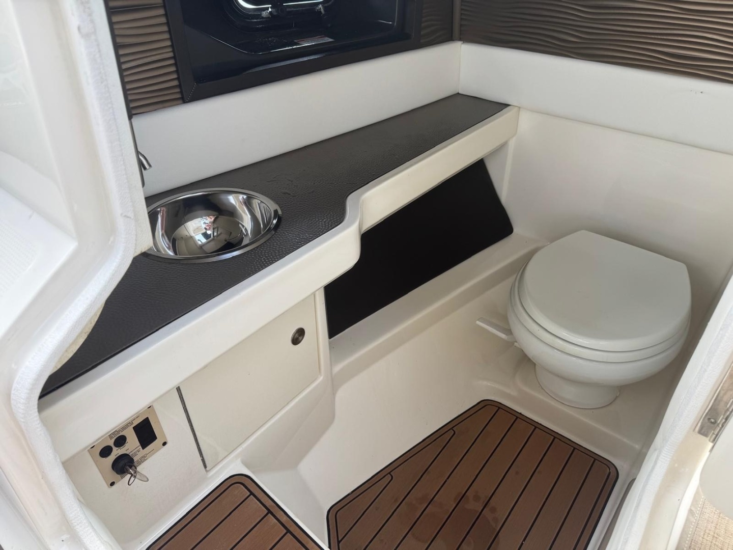 2017 Sea Ray — - Image 11