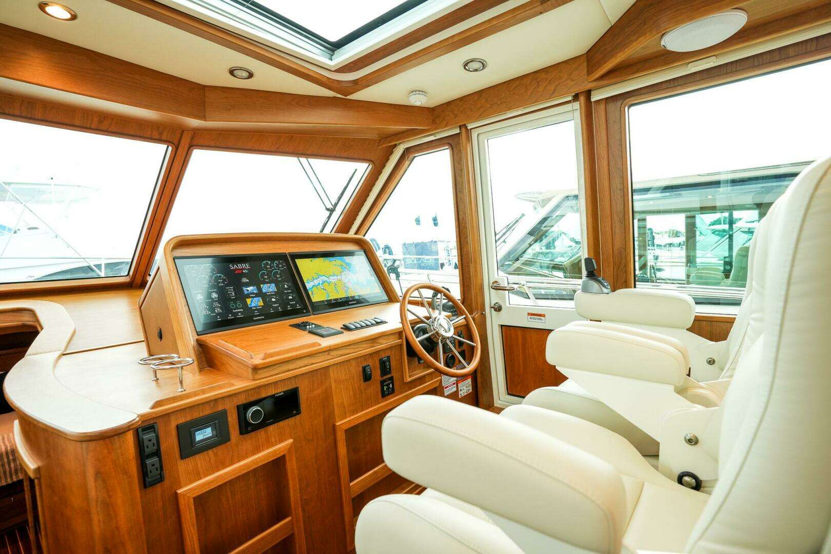 2027 Sabre 45 Salon Express - Image 23