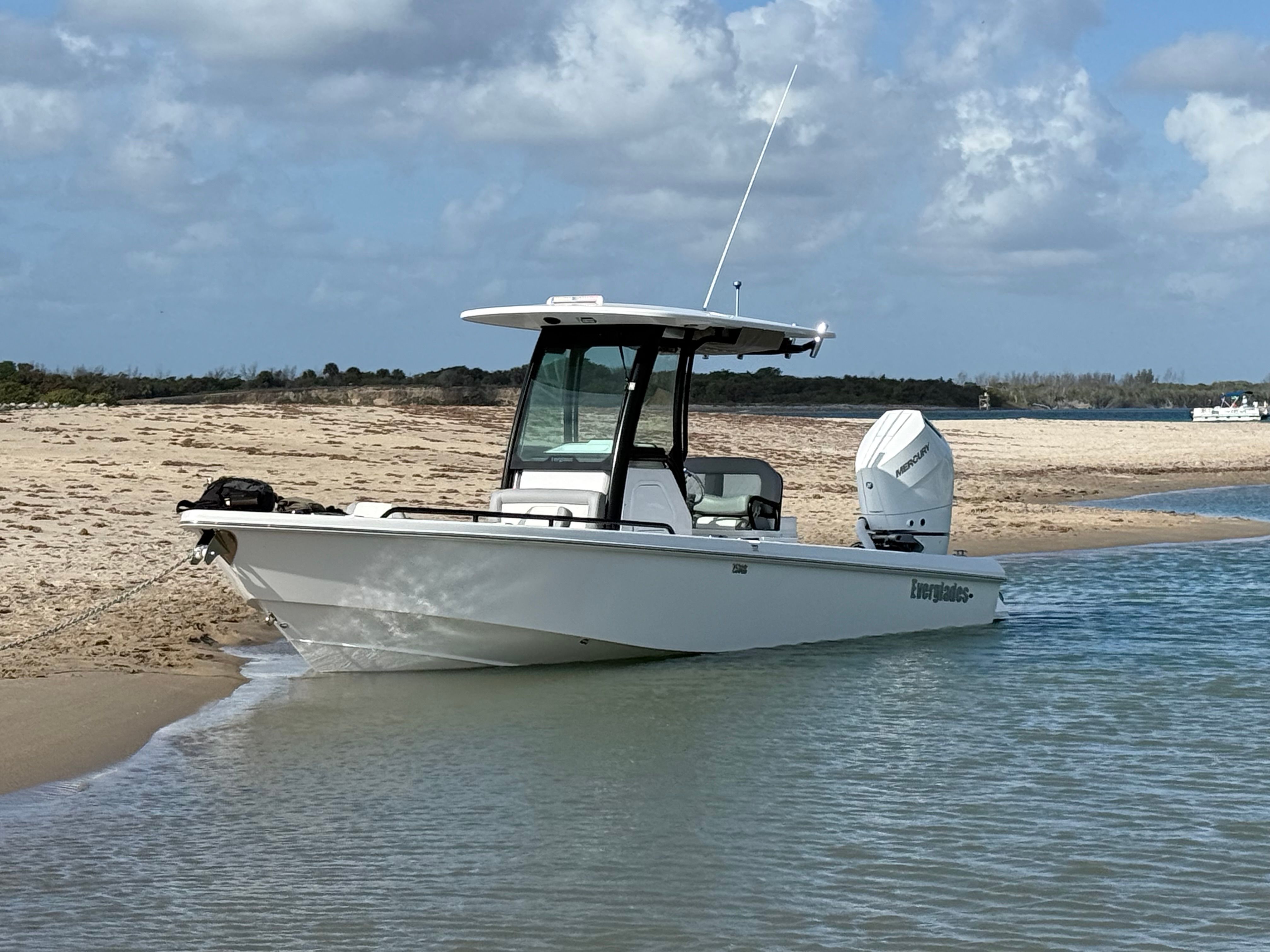 2026 Everglades 253 Center Console