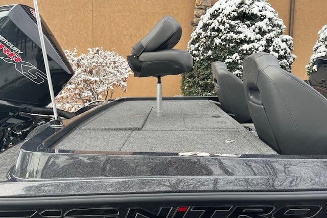 2026 Nitro Z19 XL boat with seating, snowy background, and Mercury Pro XS engine.