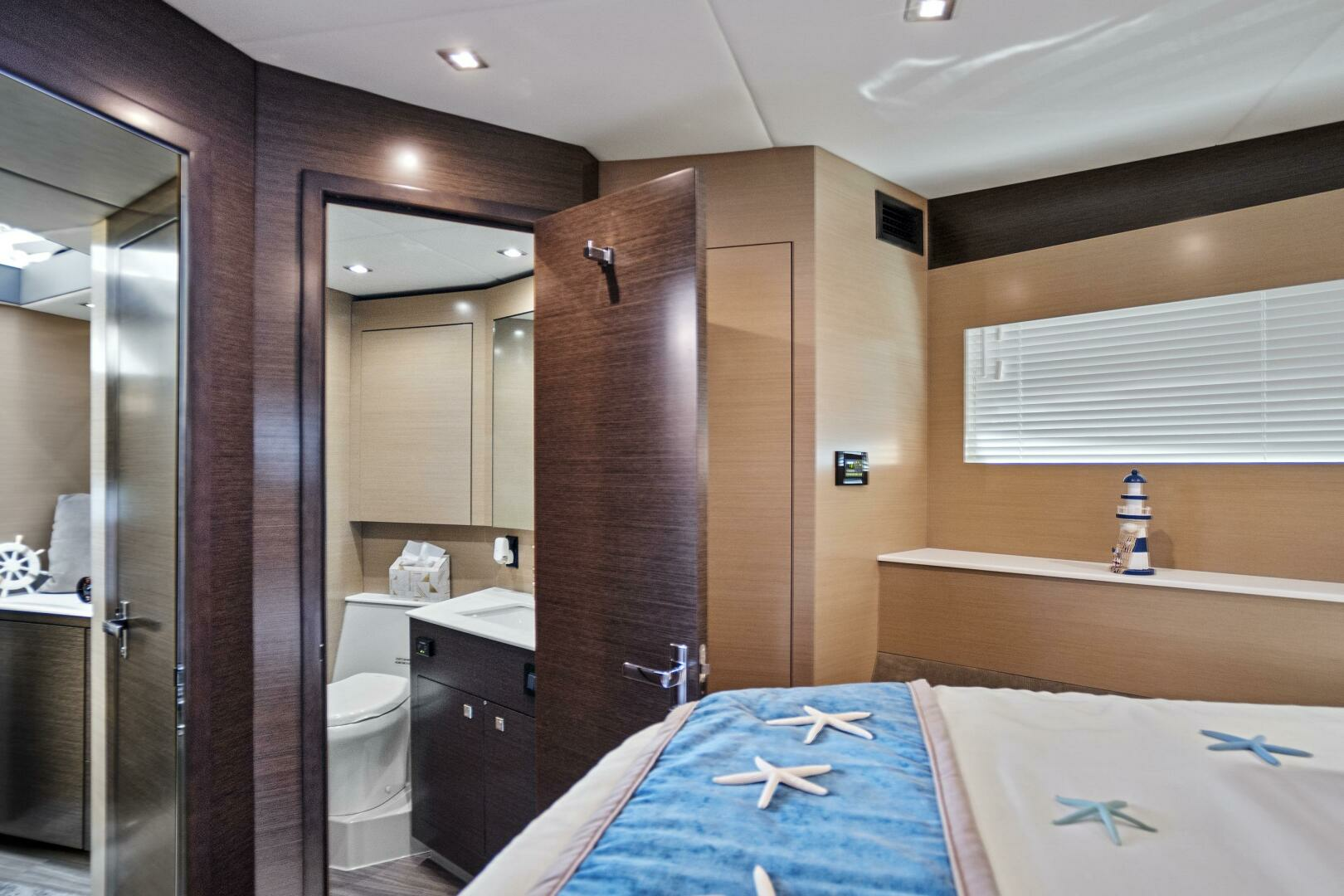 2019 Cruisers Yachts 54 Cantius - Image 38