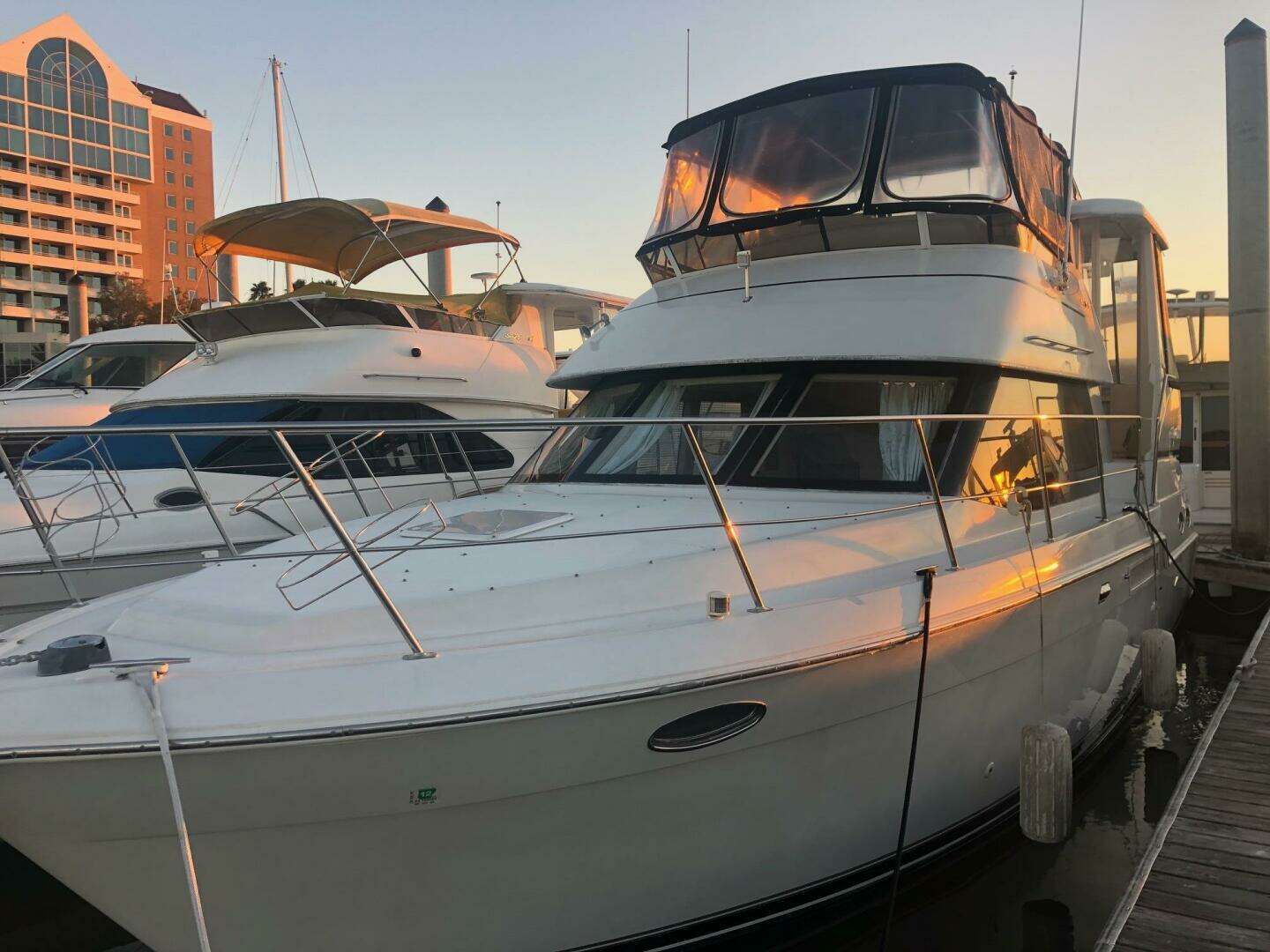 1999 Carver 356 Aft Cabin - Image 3