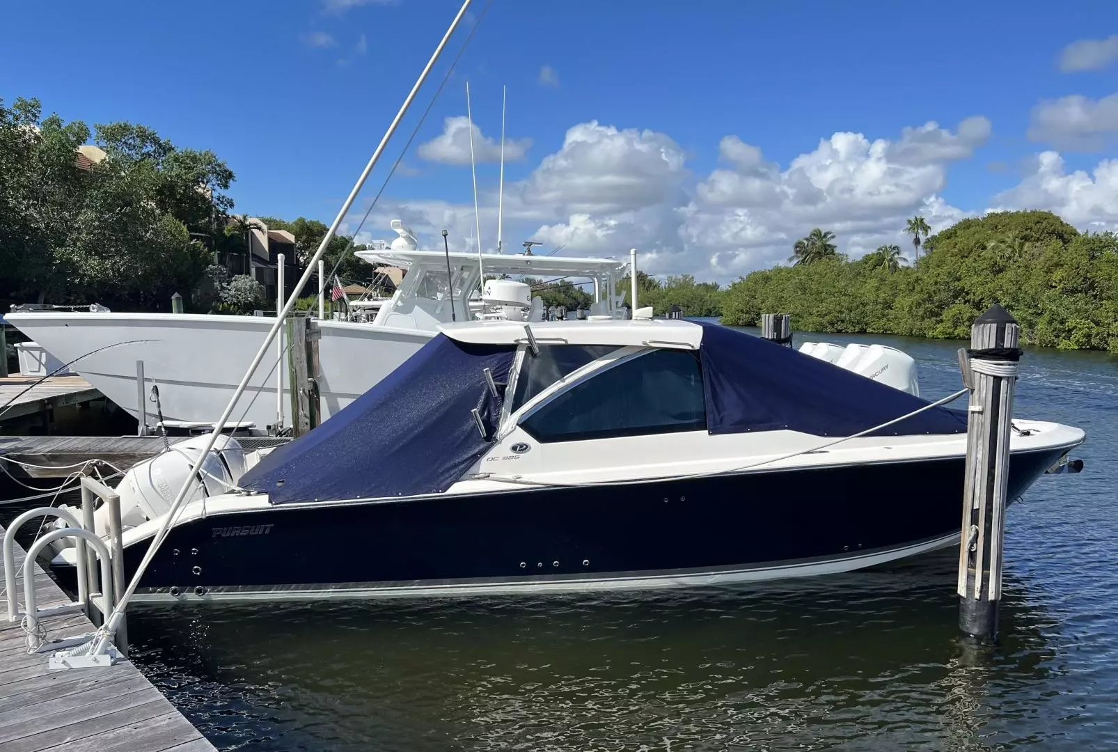 2018 Pursuit 325 DC - Image 6