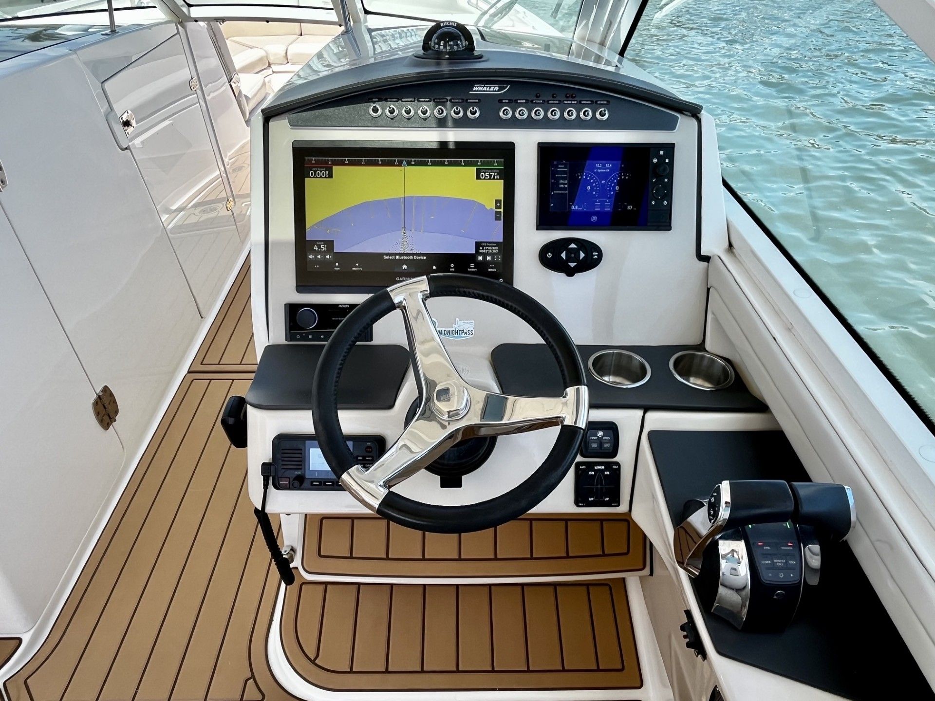 2019 Boston Whaler 320 Vantage - 13
